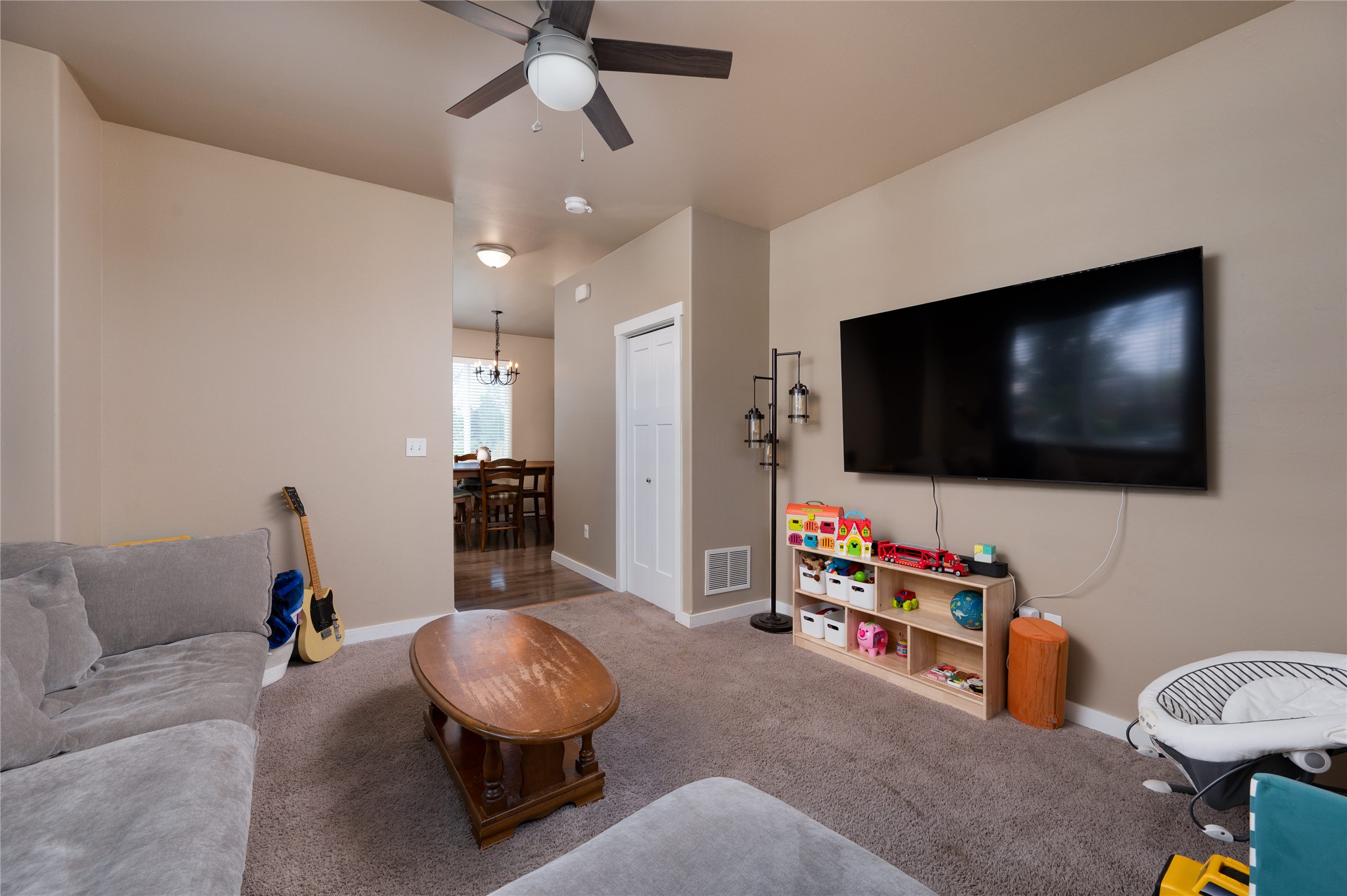 638 W Adams Street Property Photo 2