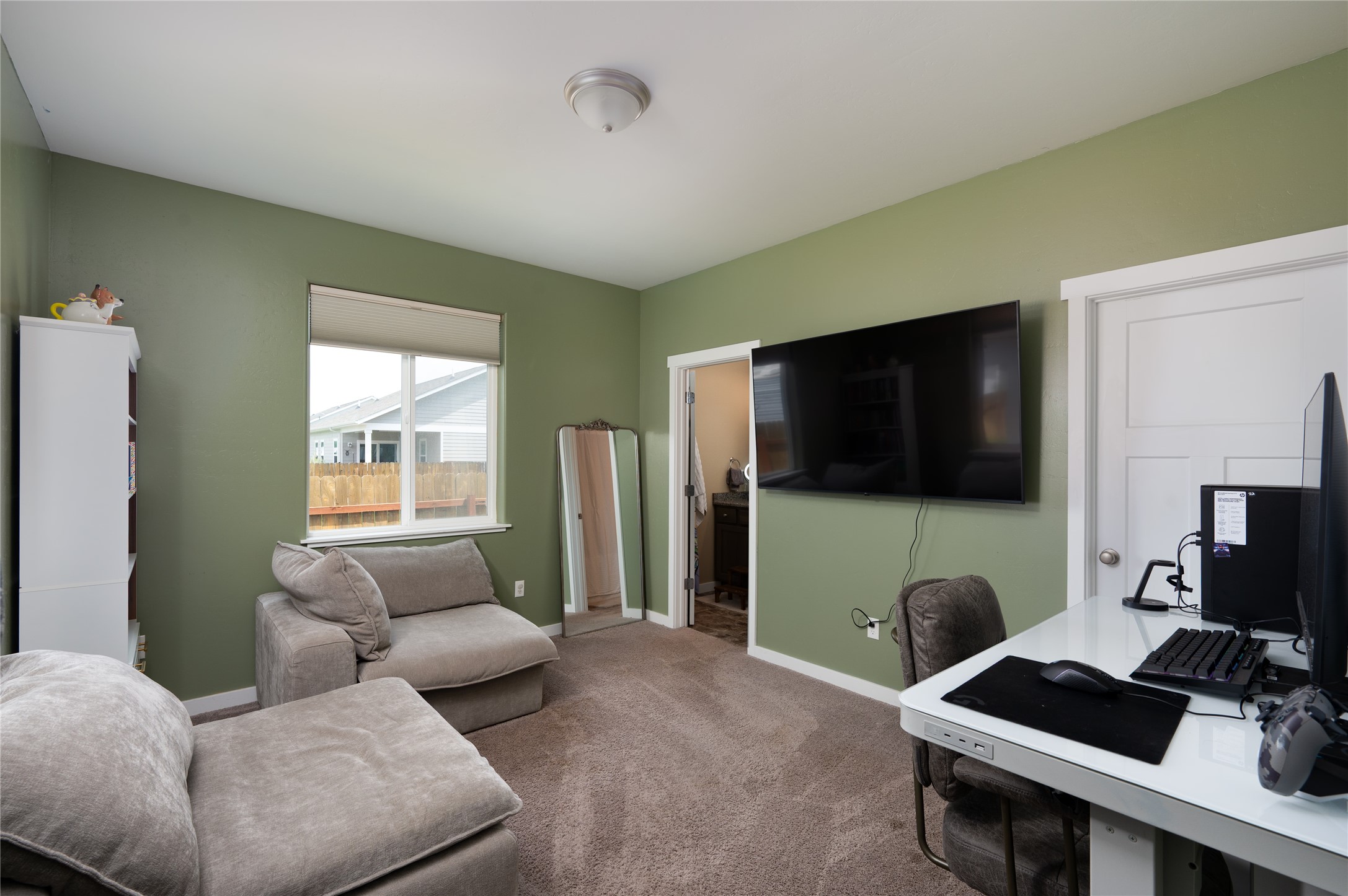 638 W Adams Street Property Photo 16