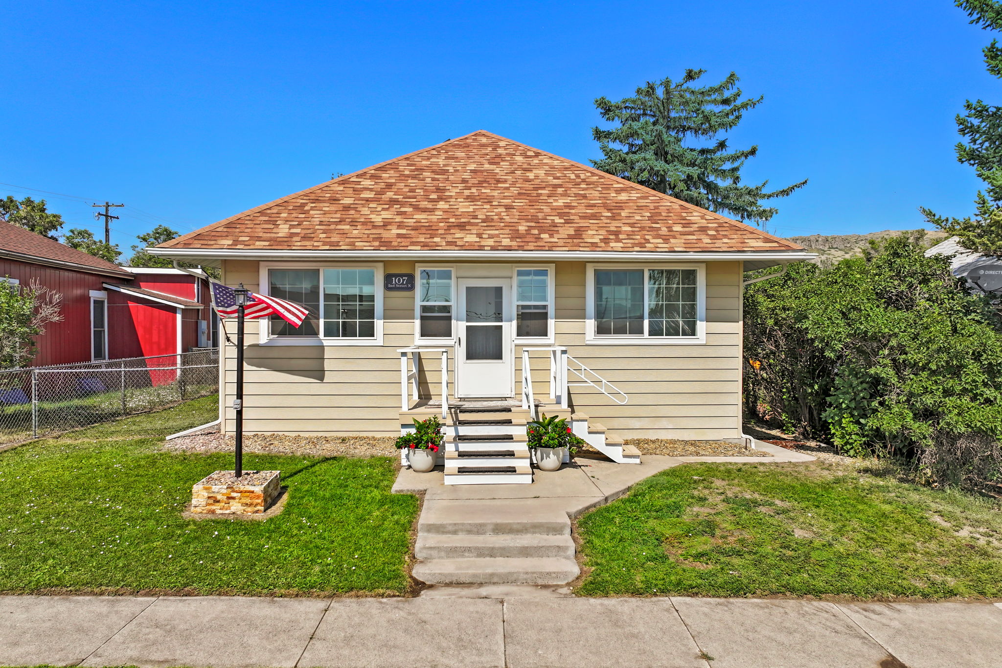 107 2nd Street N Property Photo 1