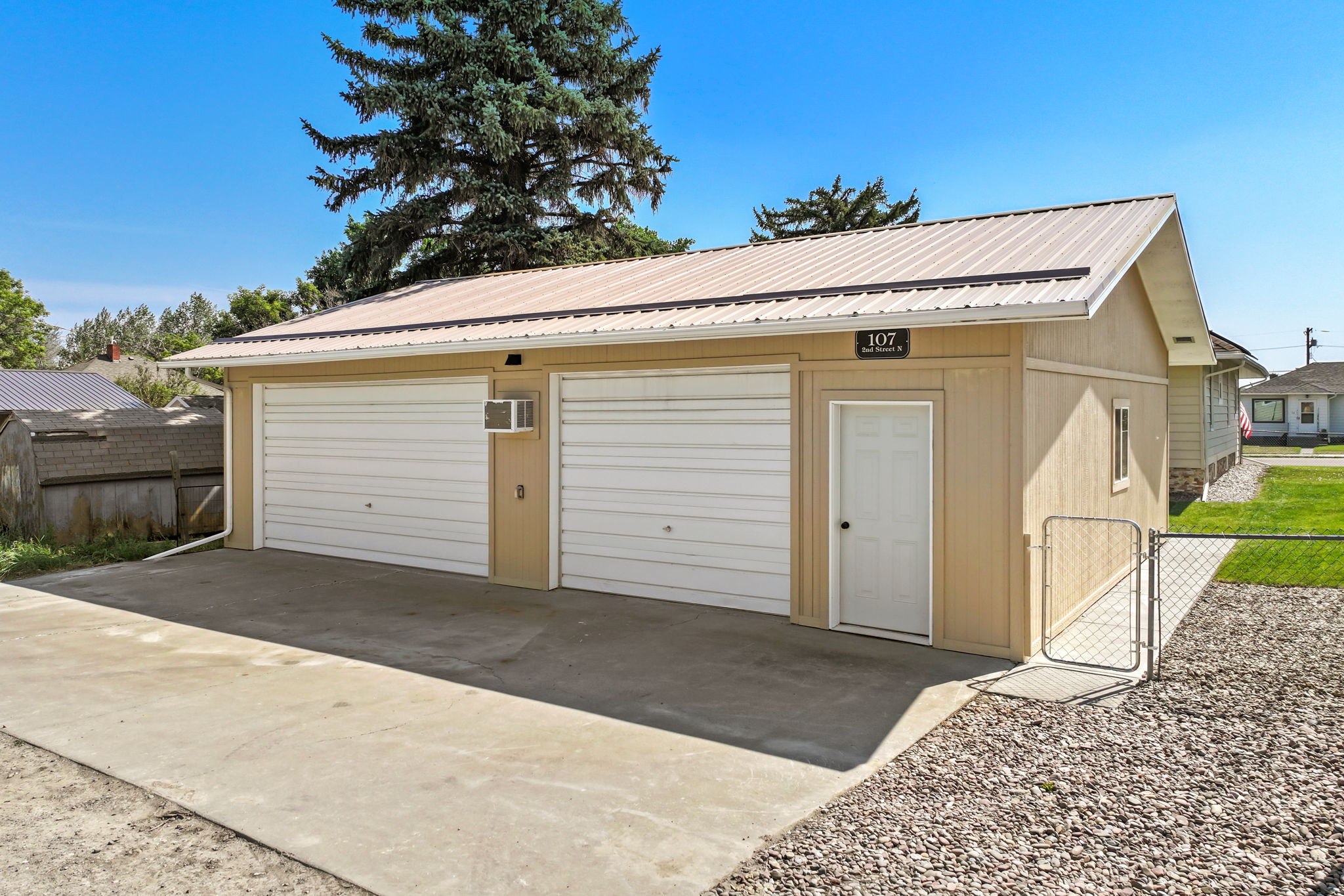 107 2nd Street N Property Photo 3