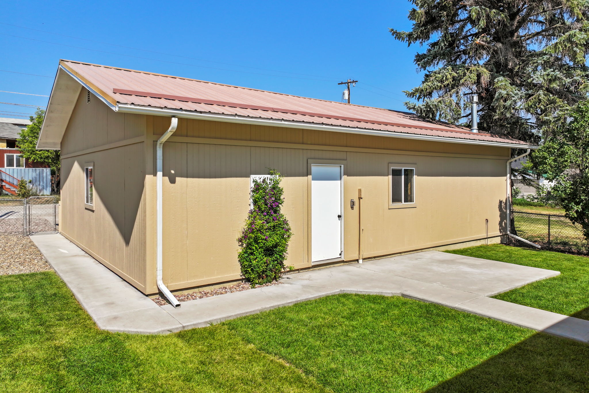 107 2nd Street N Property Photo 4
