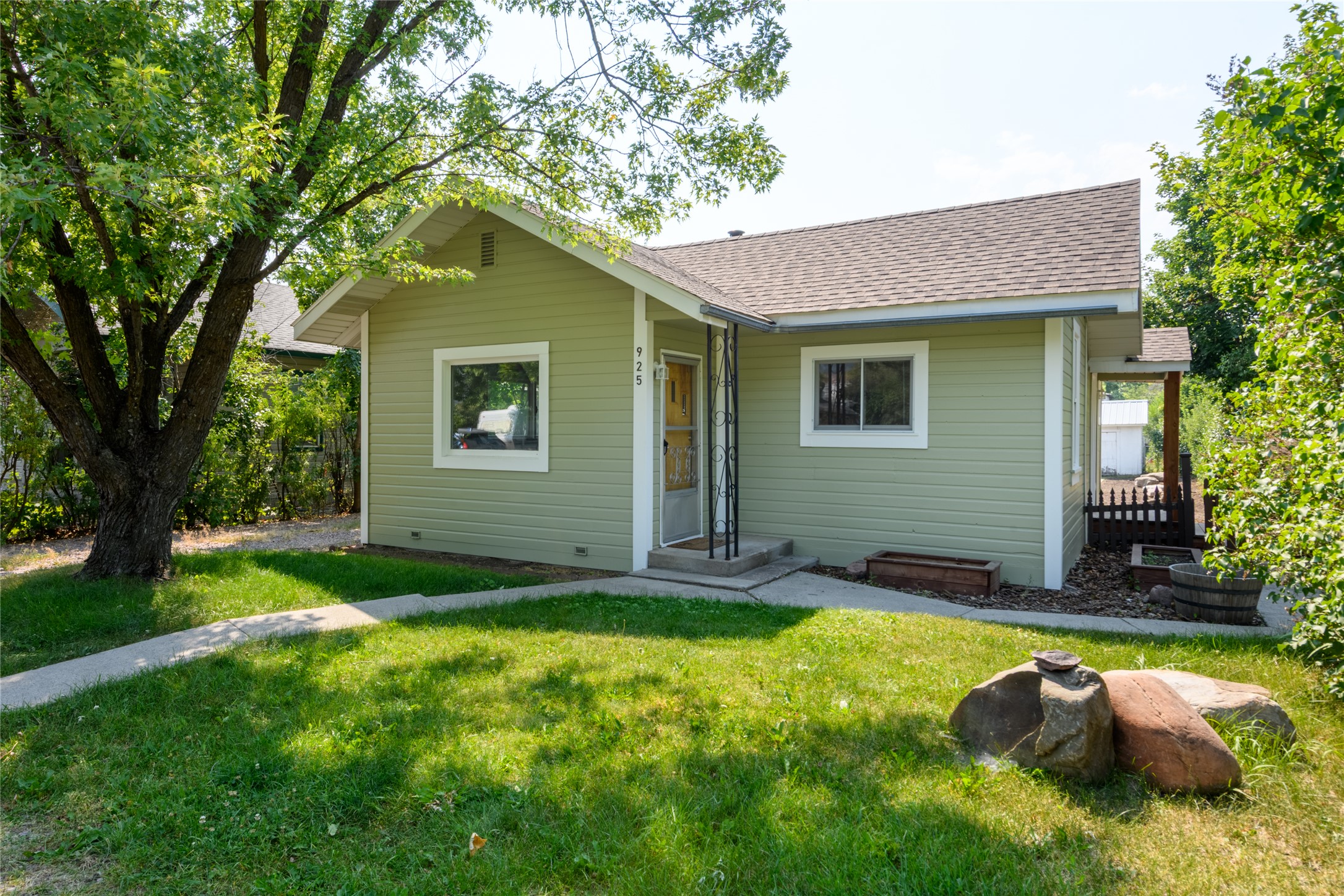 925 3rd Street Property Photo 8