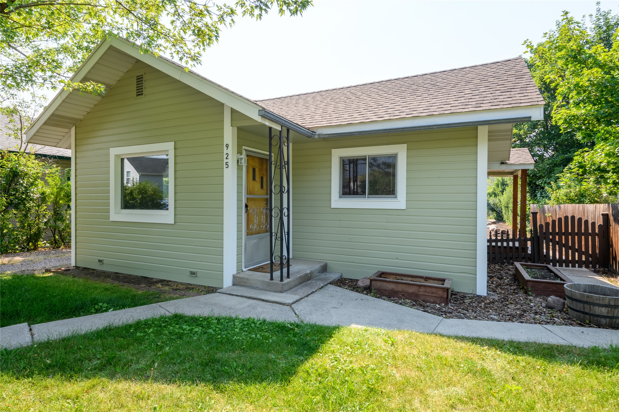 925 3rd Street Property Photo 9