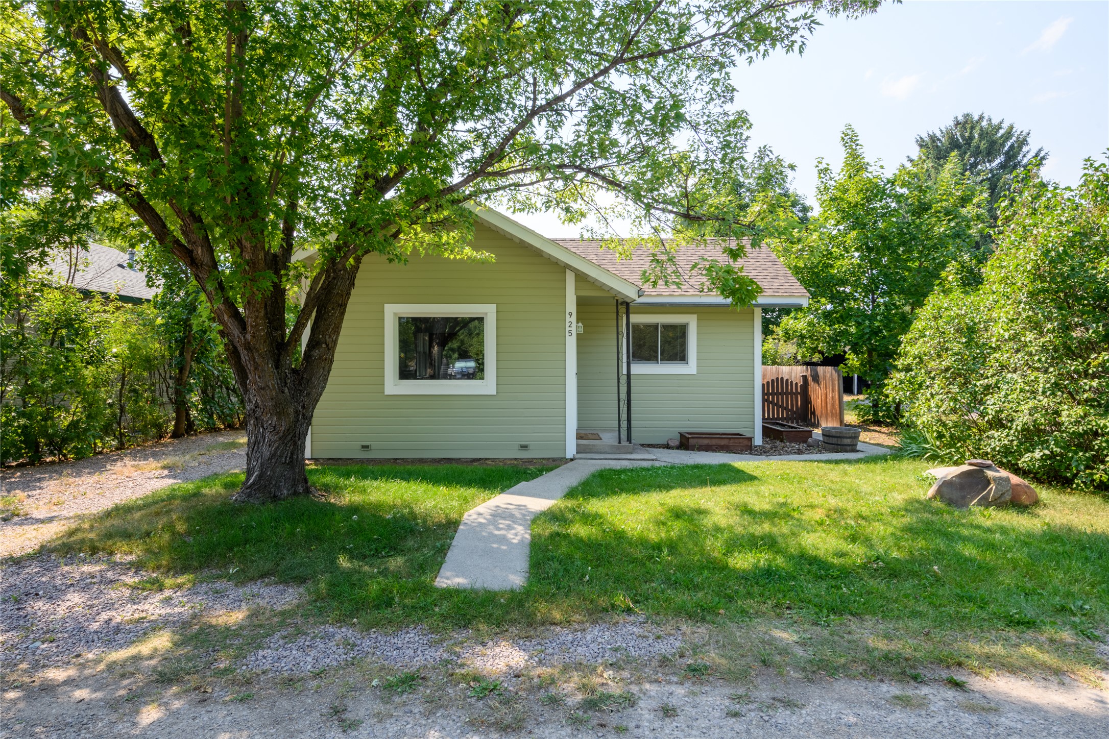 925 3rd Street Property Photo 10