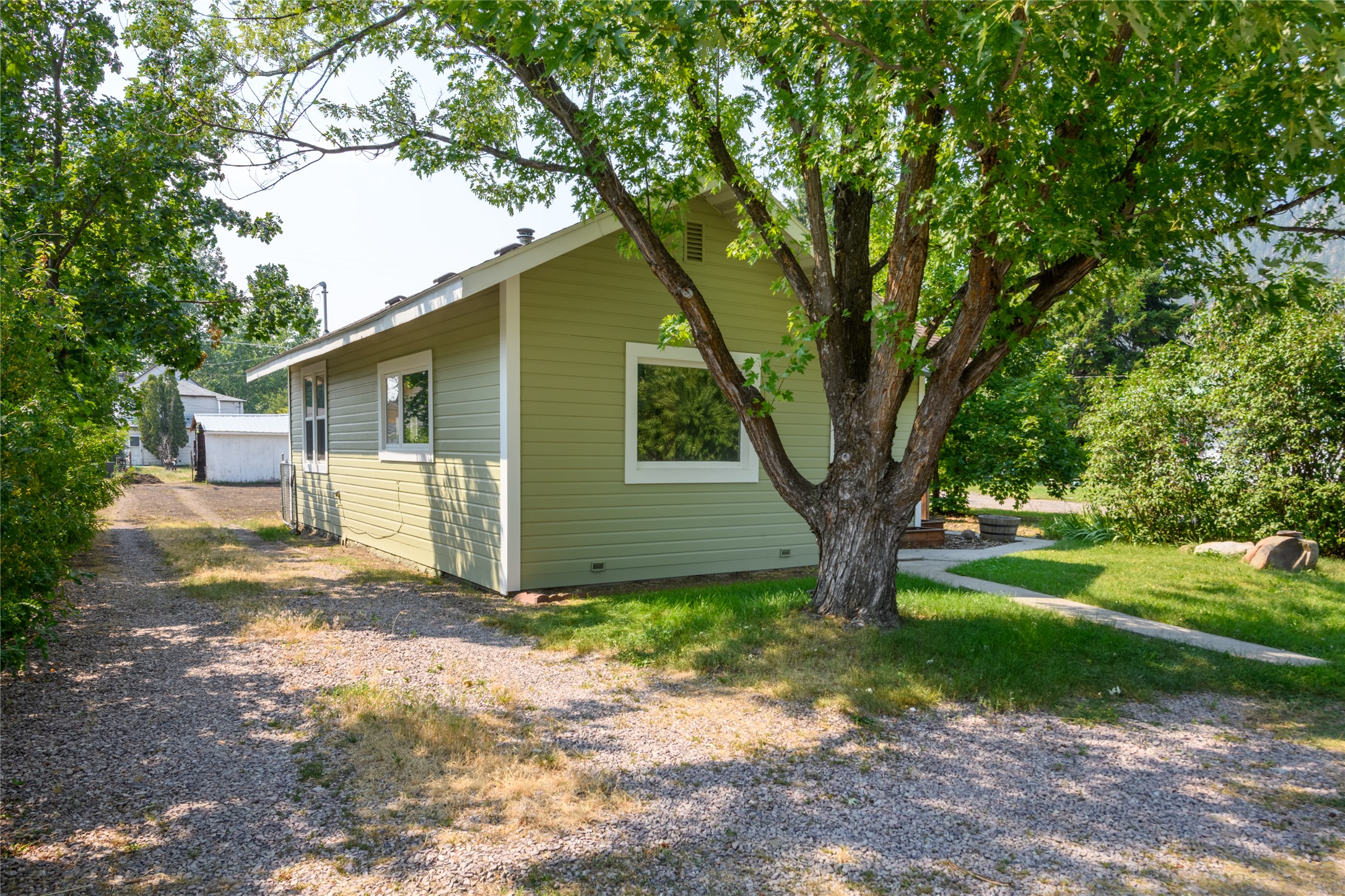 925 3rd Street Property Photo 11