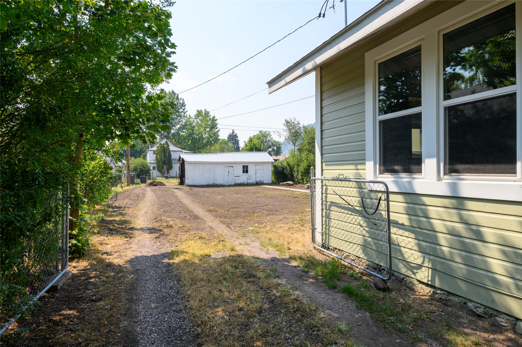 925 3rd Street Property Photo 12