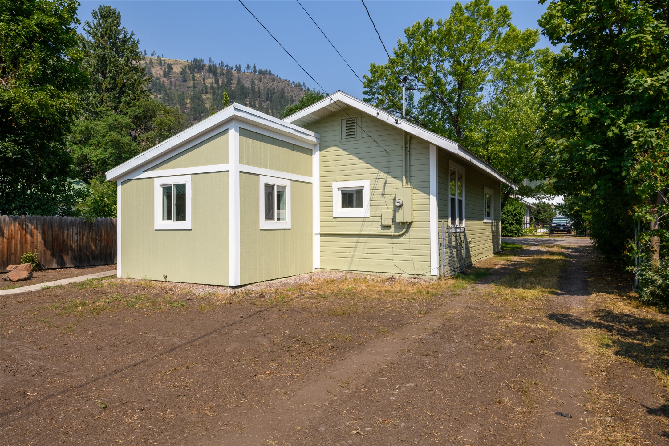 925 3rd Street Property Photo 13