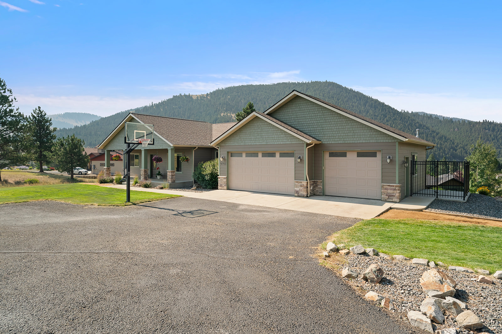 4745 Wagner Place Property Photo 3