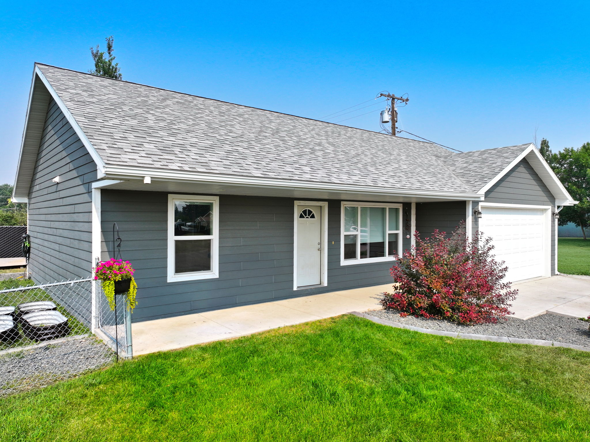 2216 Central Avenue W Property Photo 1