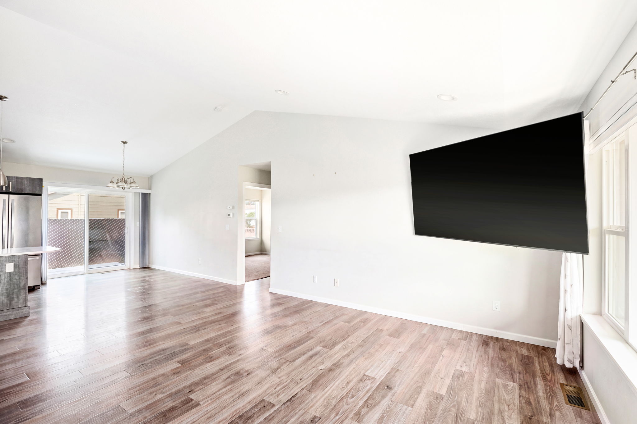 2216 Central Avenue W Property Photo 7