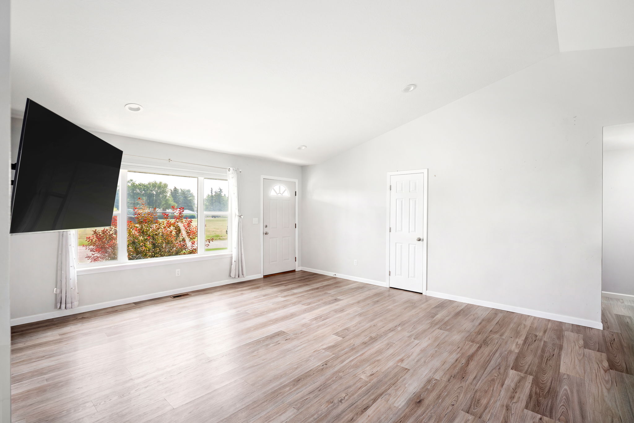 2216 Central Avenue W Property Photo 9