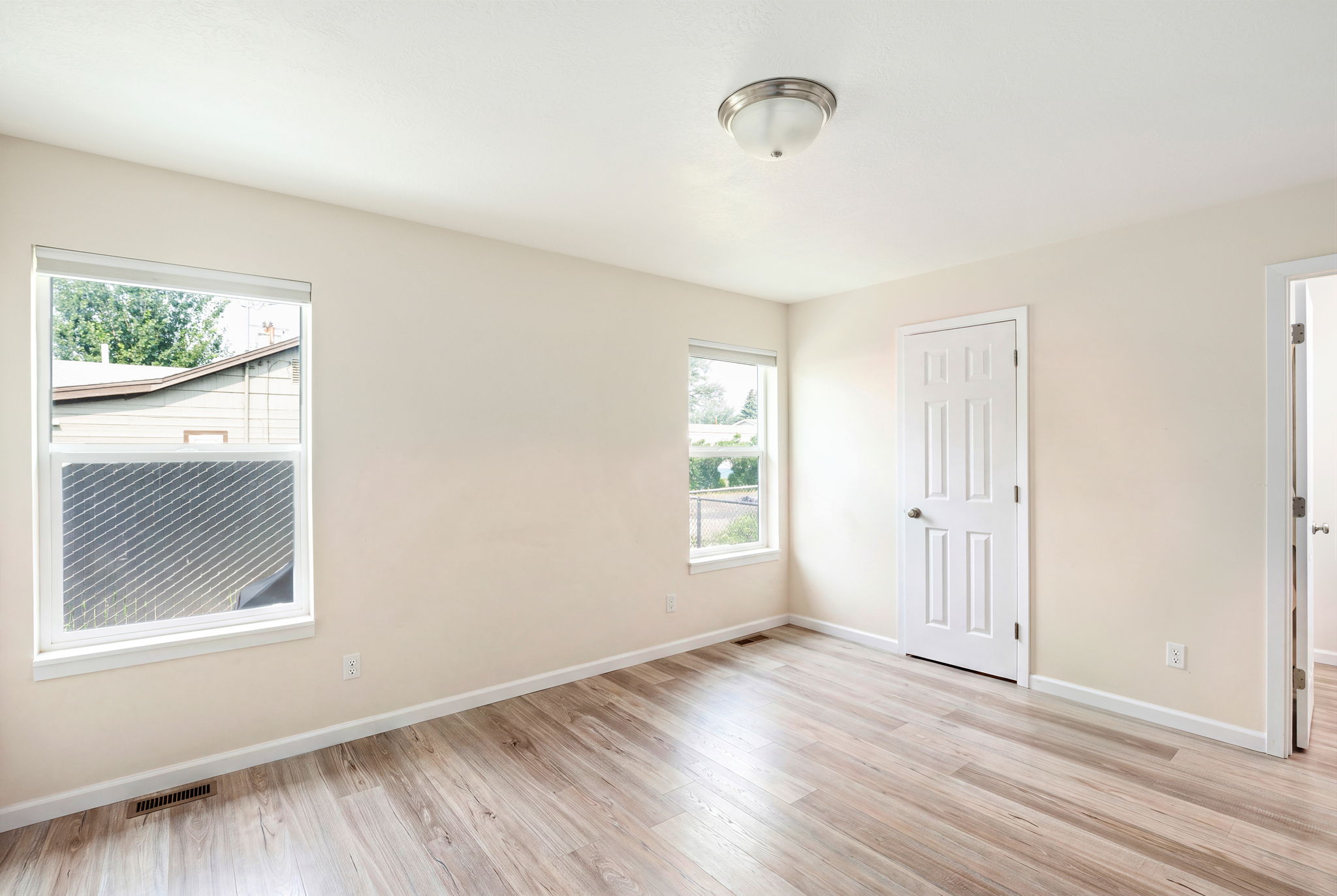 2216 Central Avenue W Property Photo 11