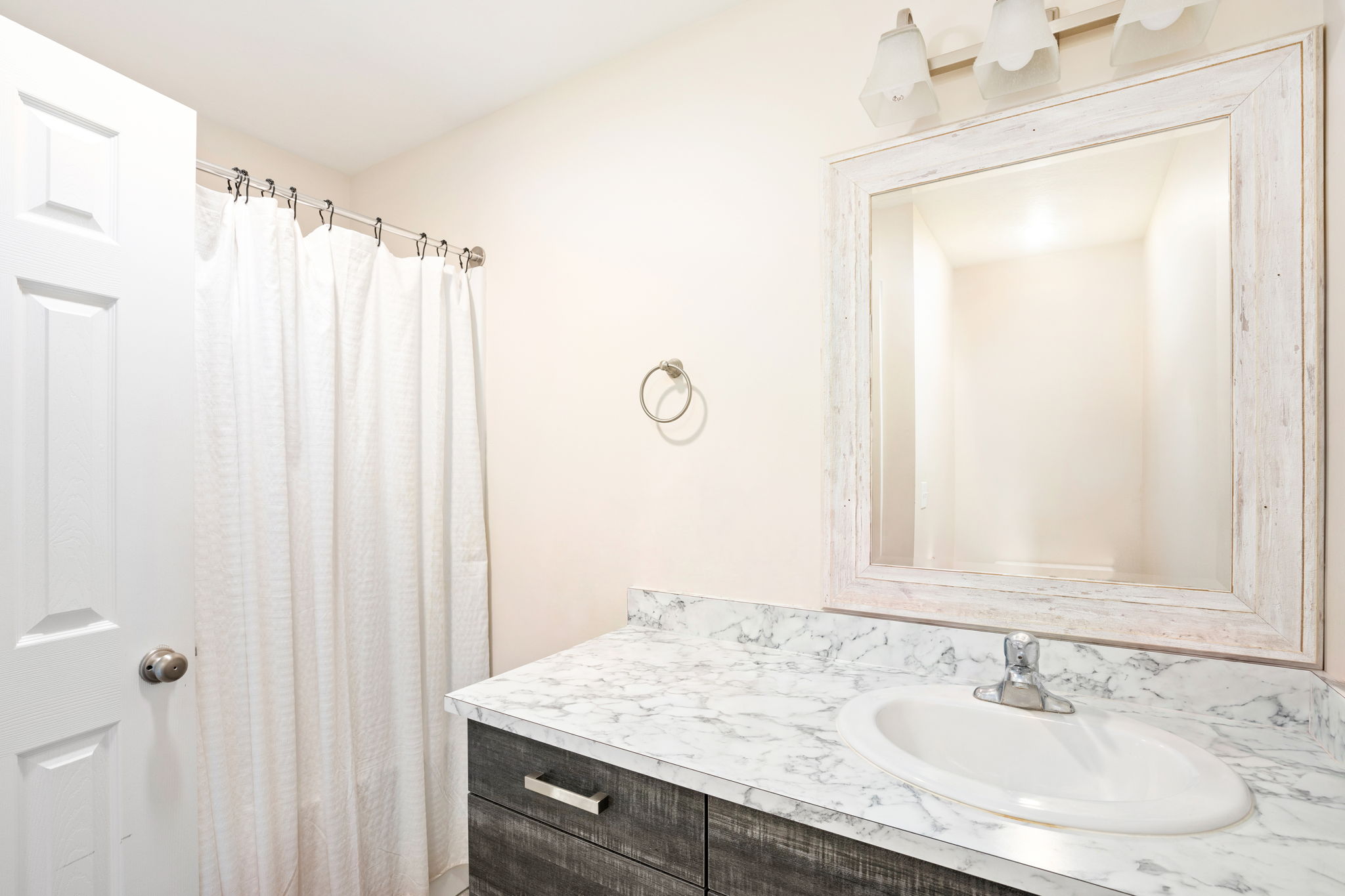 2216 Central Avenue W Property Photo 14