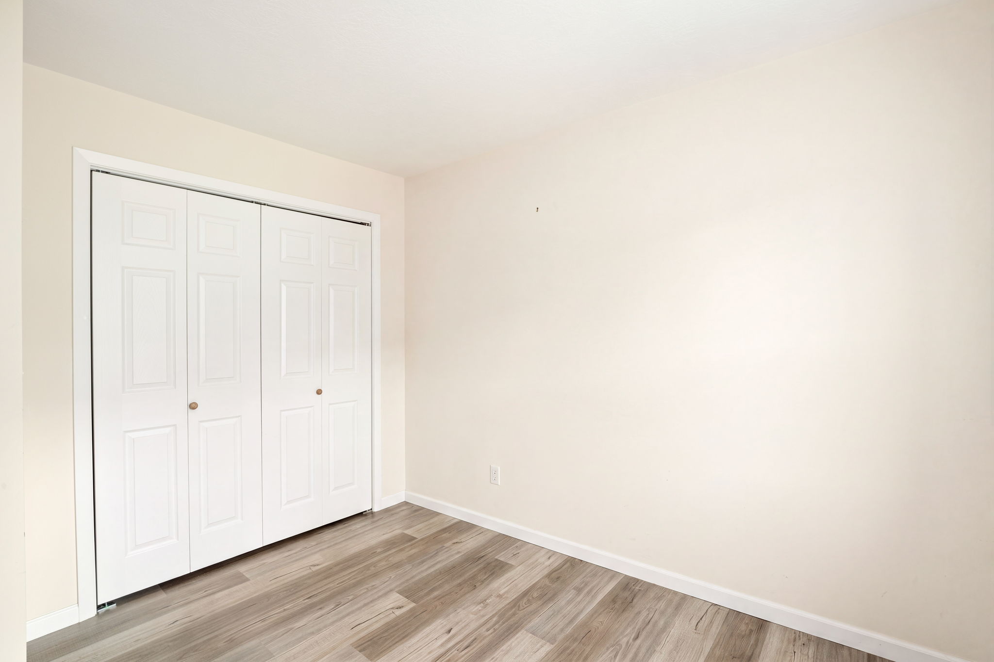 2216 Central Avenue W Property Photo 15