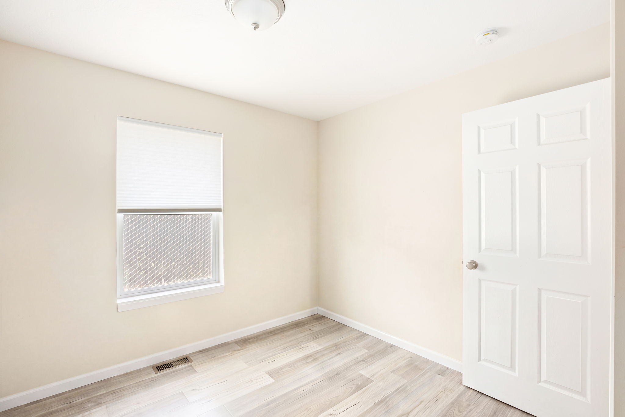 2216 Central Avenue W Property Photo 16
