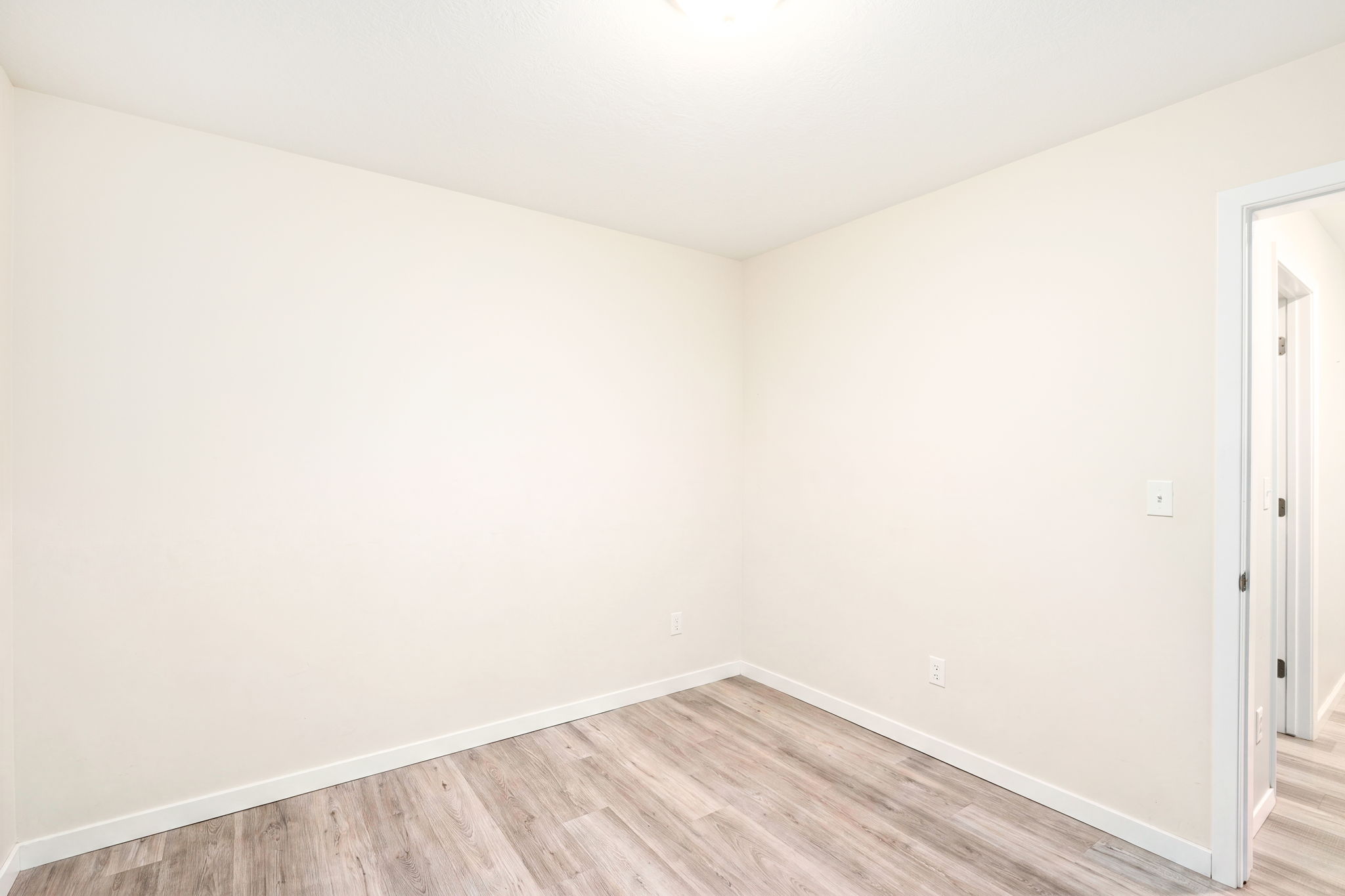 2216 Central Avenue W Property Photo 19