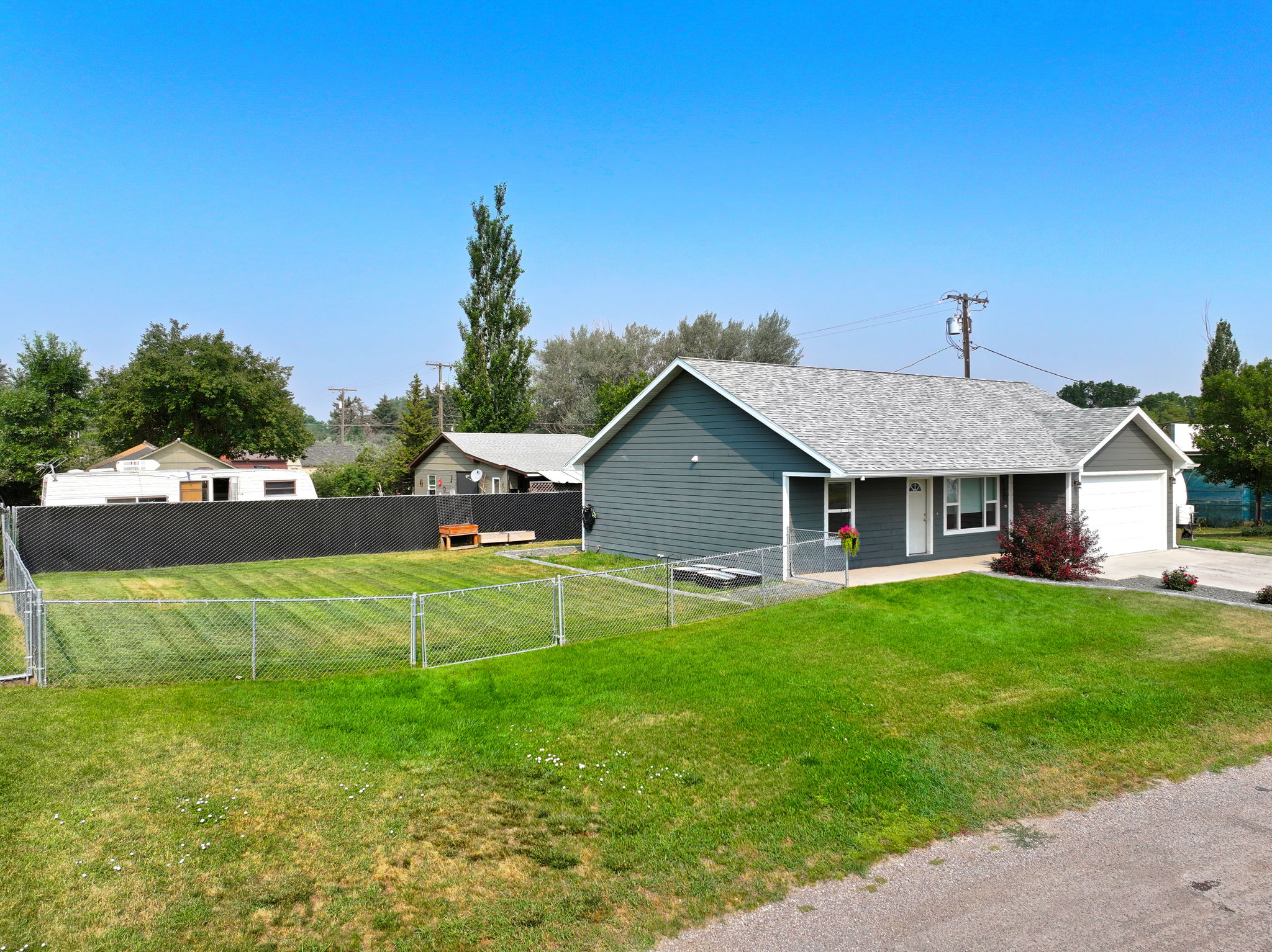 2216 Central Avenue W Property Photo 20