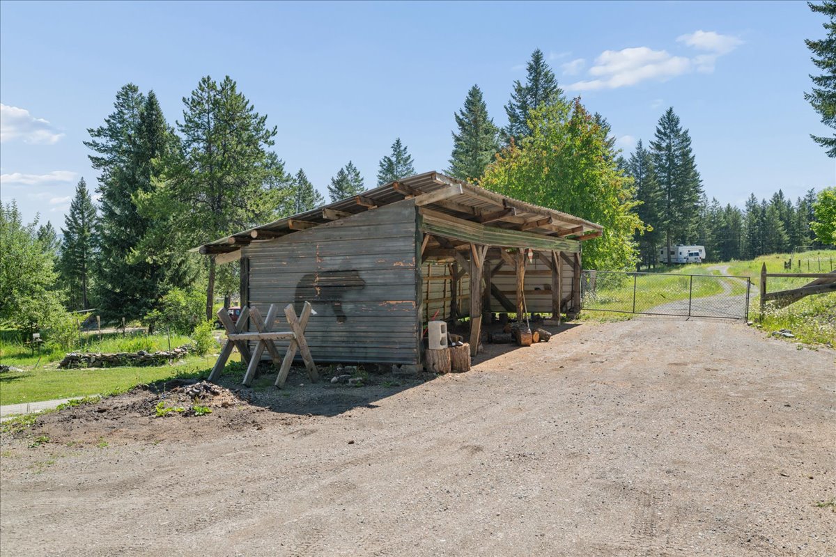 2092 Gut Creek Road Property Photo 2