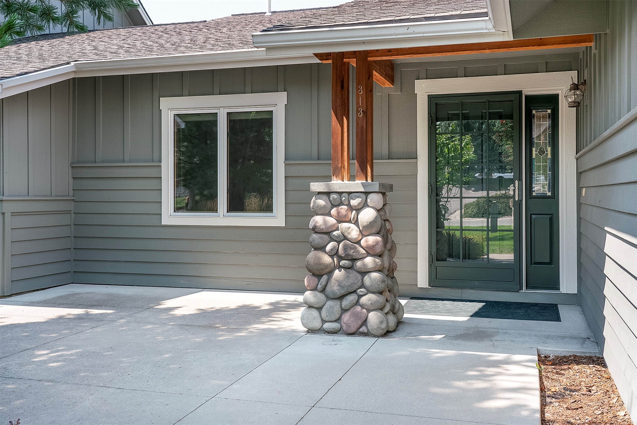 313 Montana Landing Property Photo 4