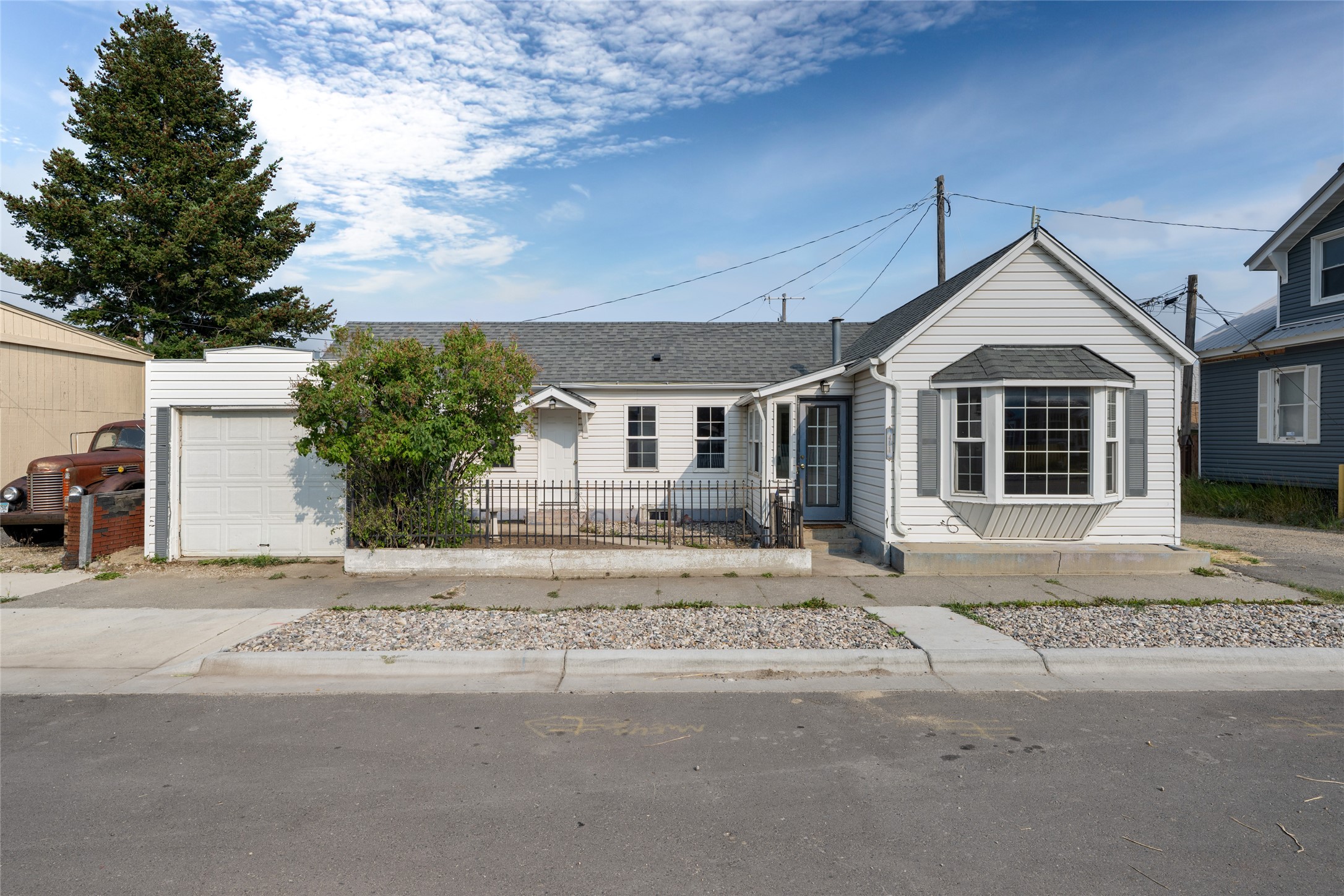 411 Ash Street Property Photo 1