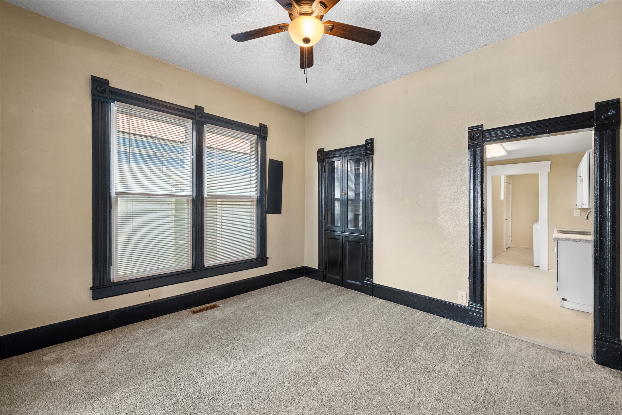 517 W Granite Street Property Photo 6