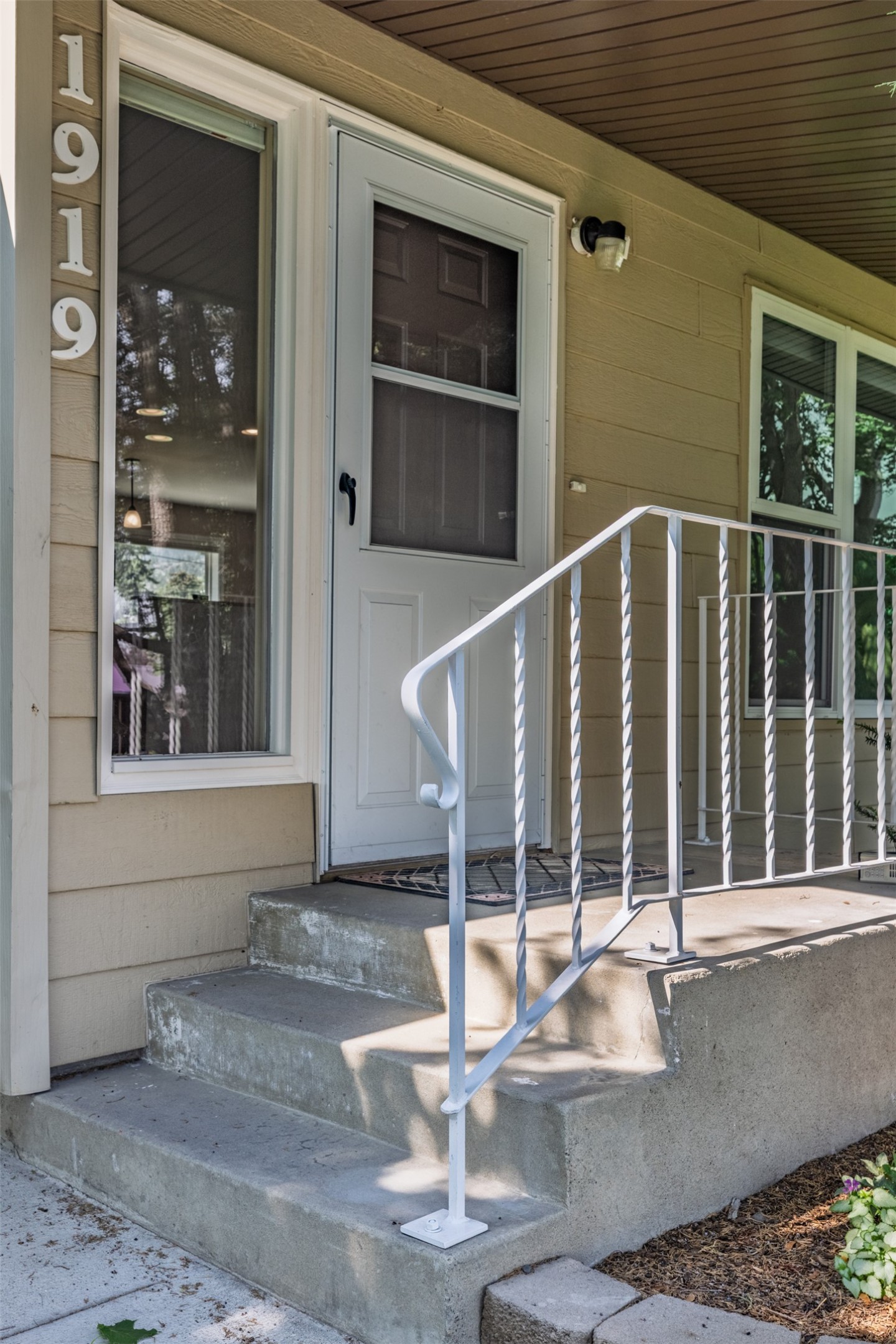1919 5th Avenue Property Photo 3