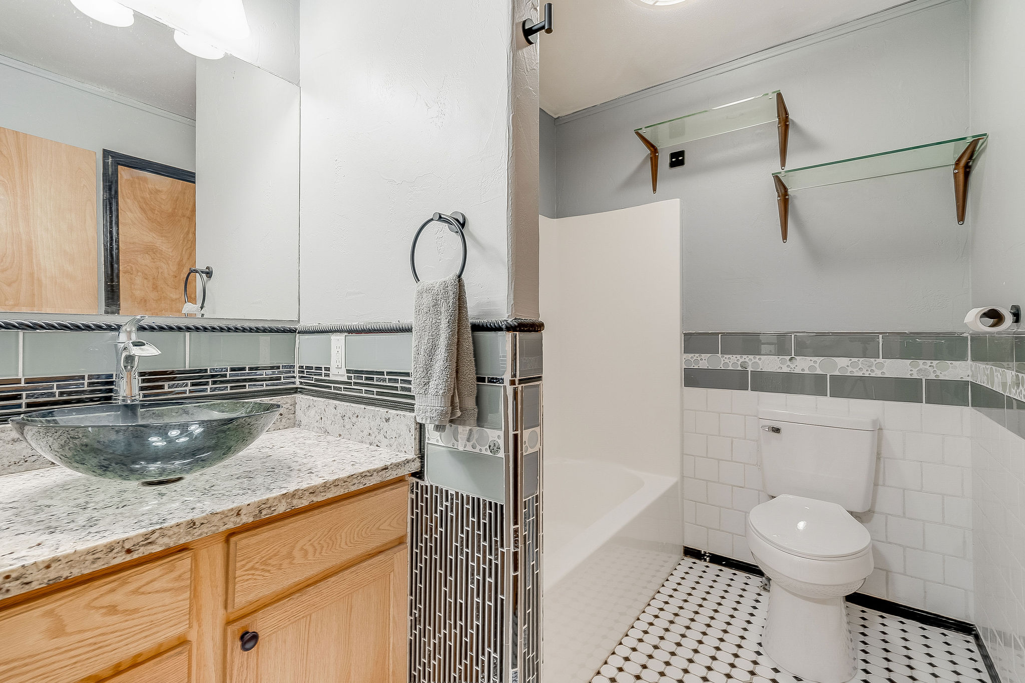 111 River Place Property Photo 27
