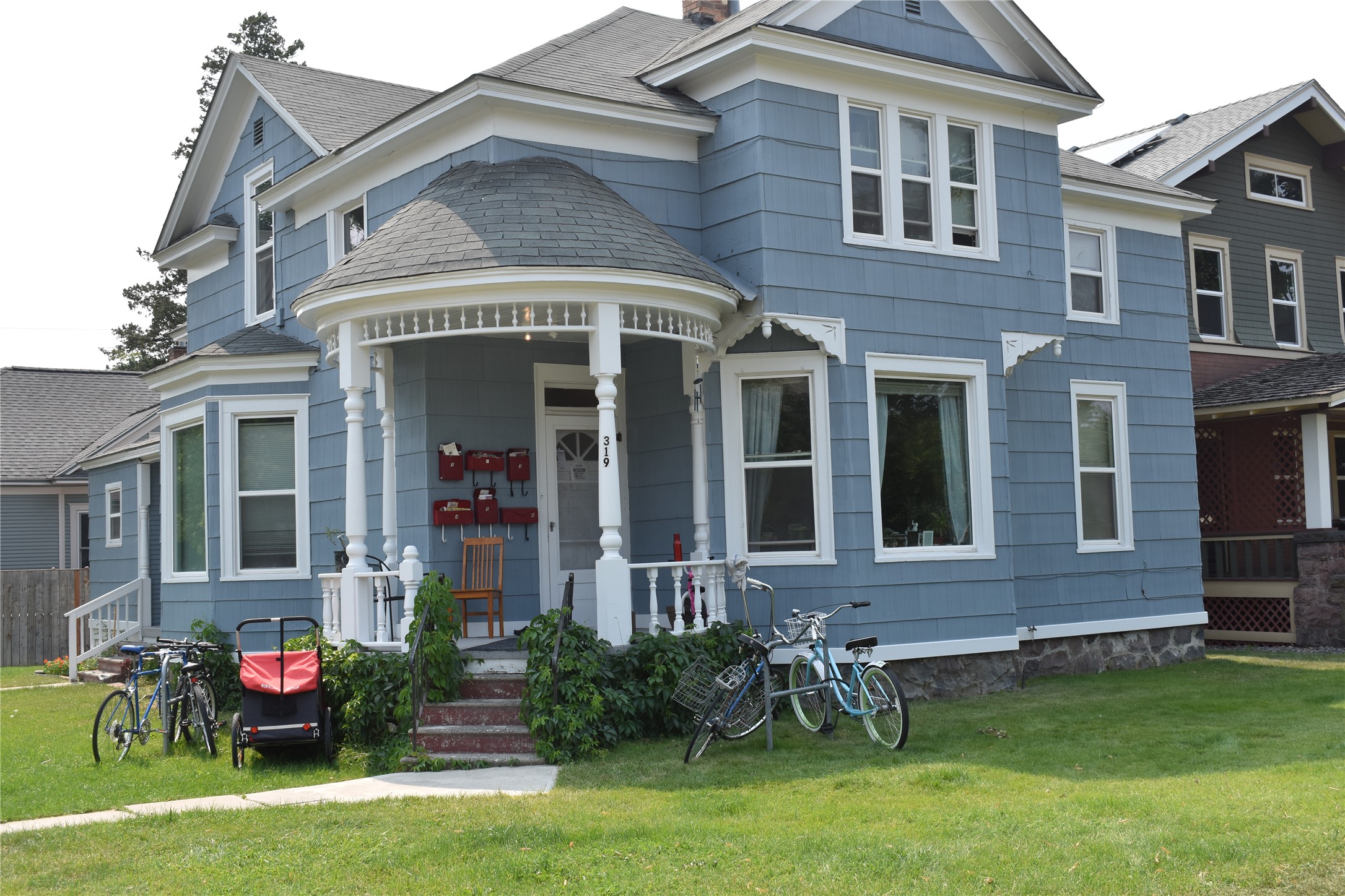 319 E Spruce Street Property Photo 1