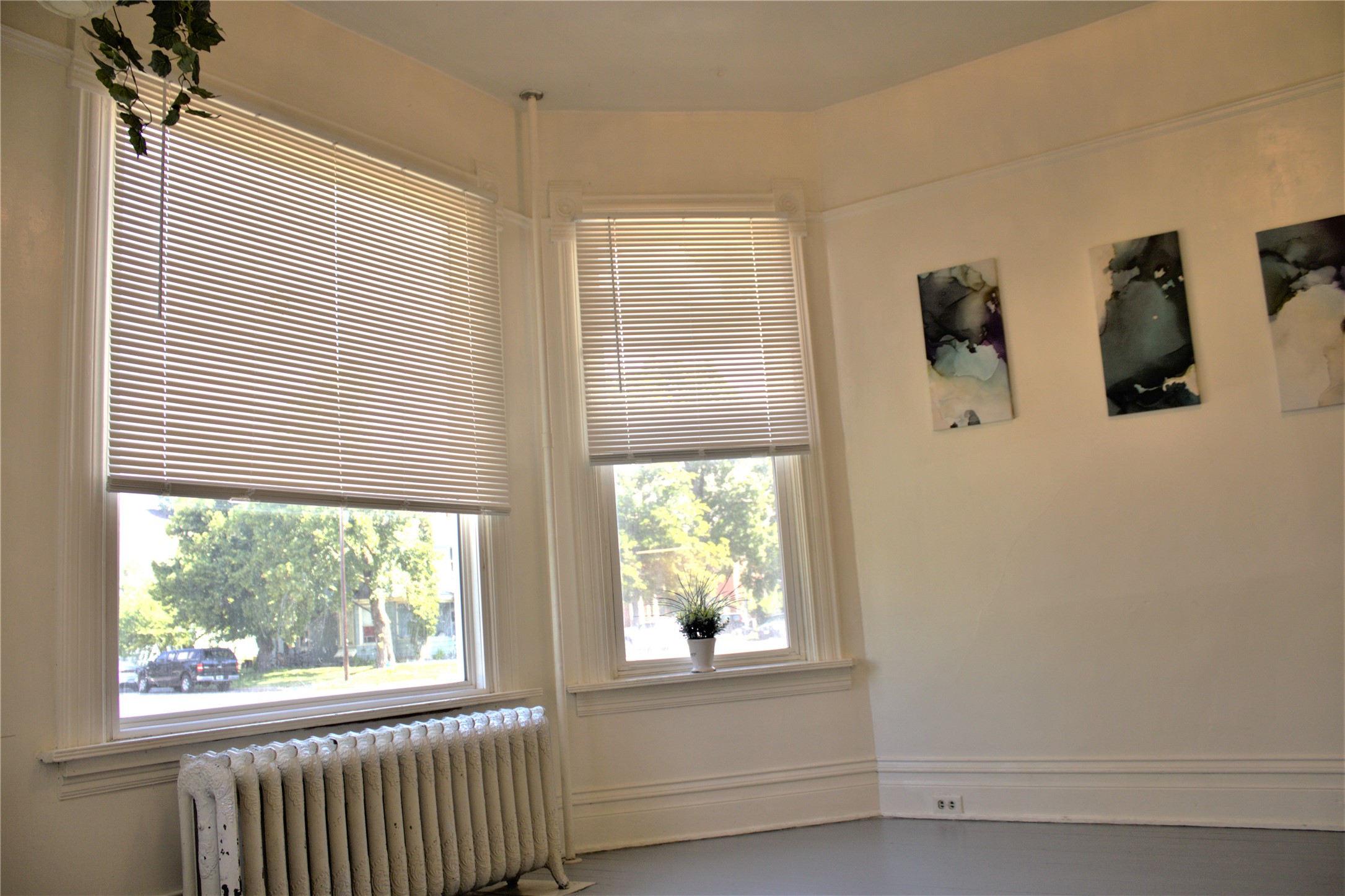 319 E Spruce Street Property Photo 4