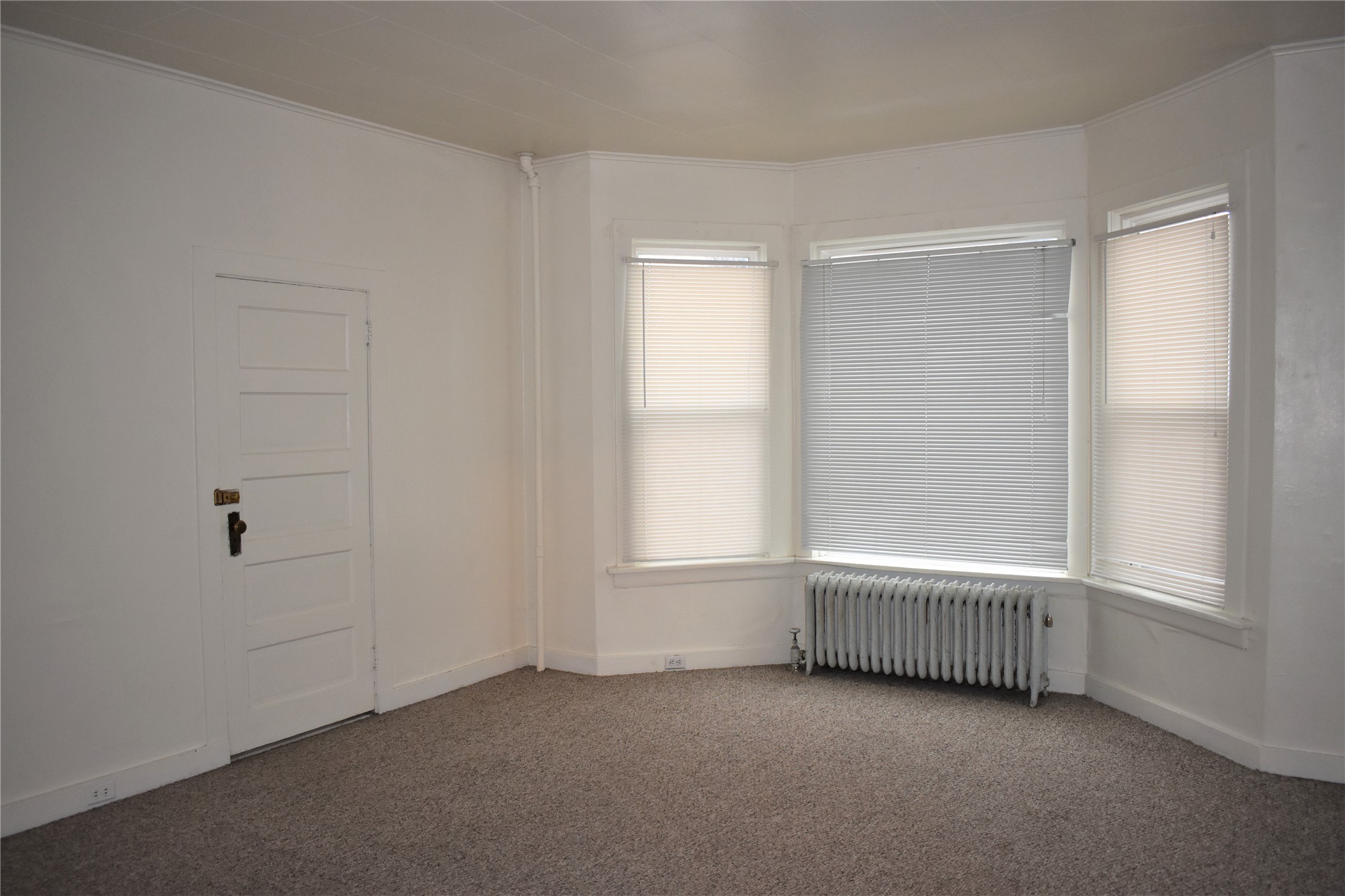 319 E Spruce Street Property Photo 11