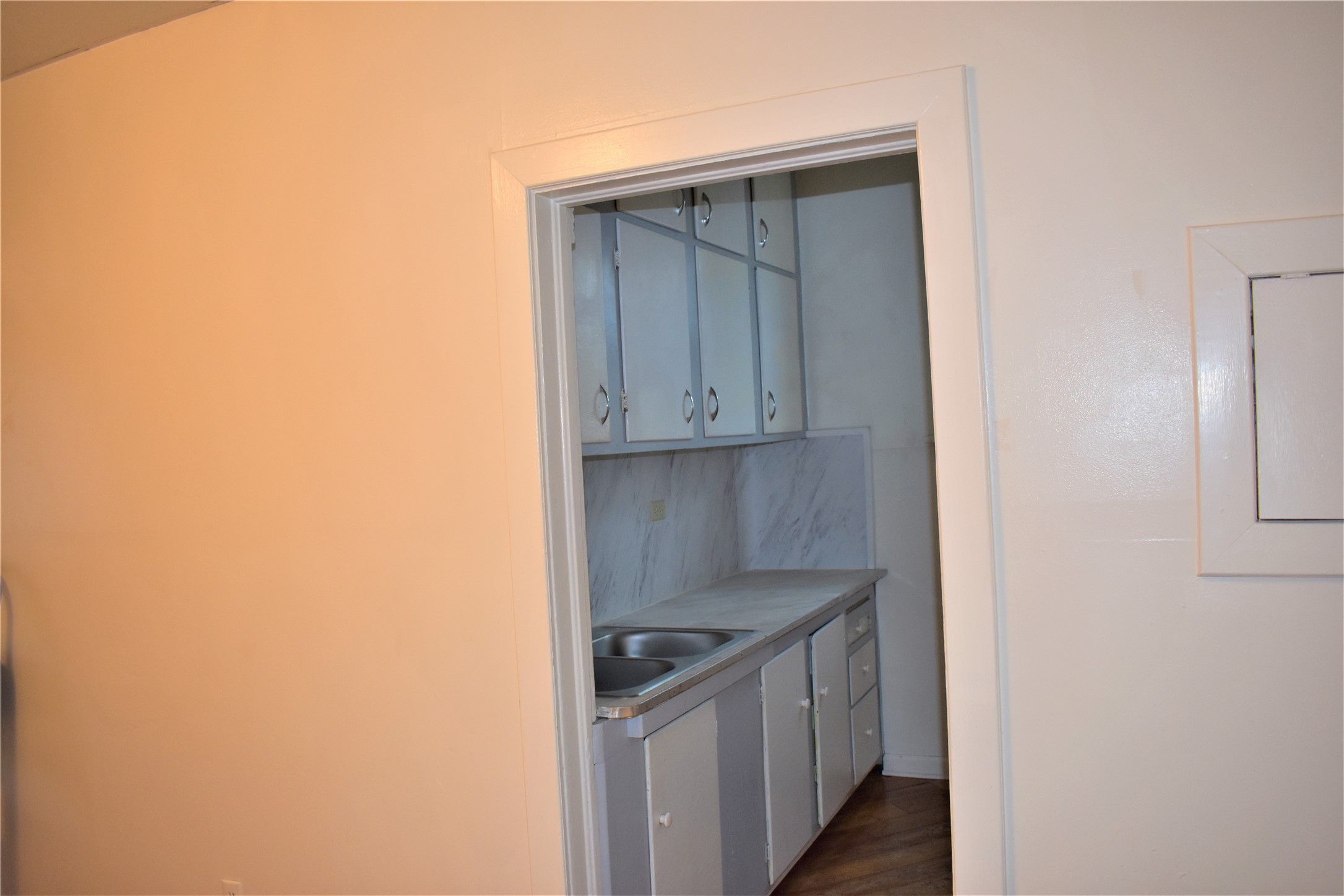 319 E Spruce Street Property Photo 13