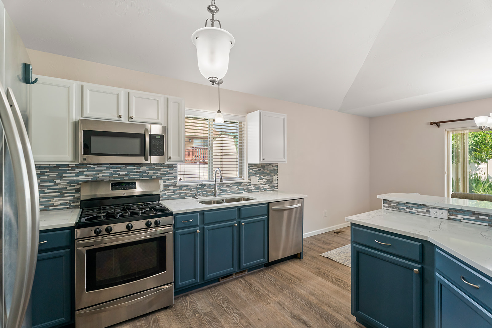 1010 Wolf Road Property Photo 14