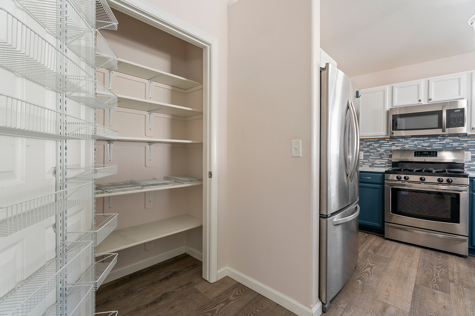 1010 Wolf Road Property Photo 16
