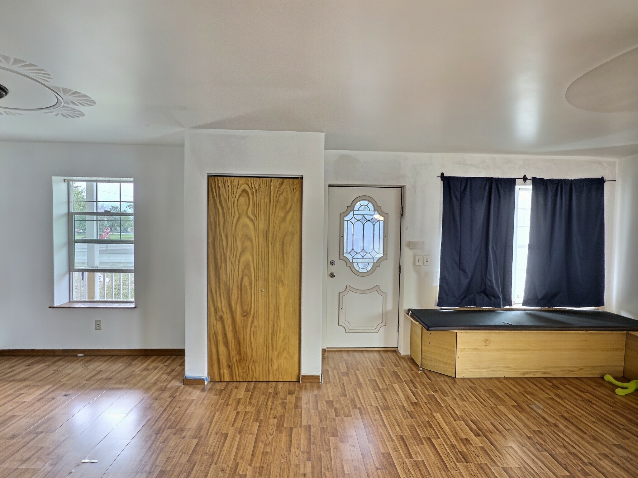 203 Monroe Street S Property Photo 4