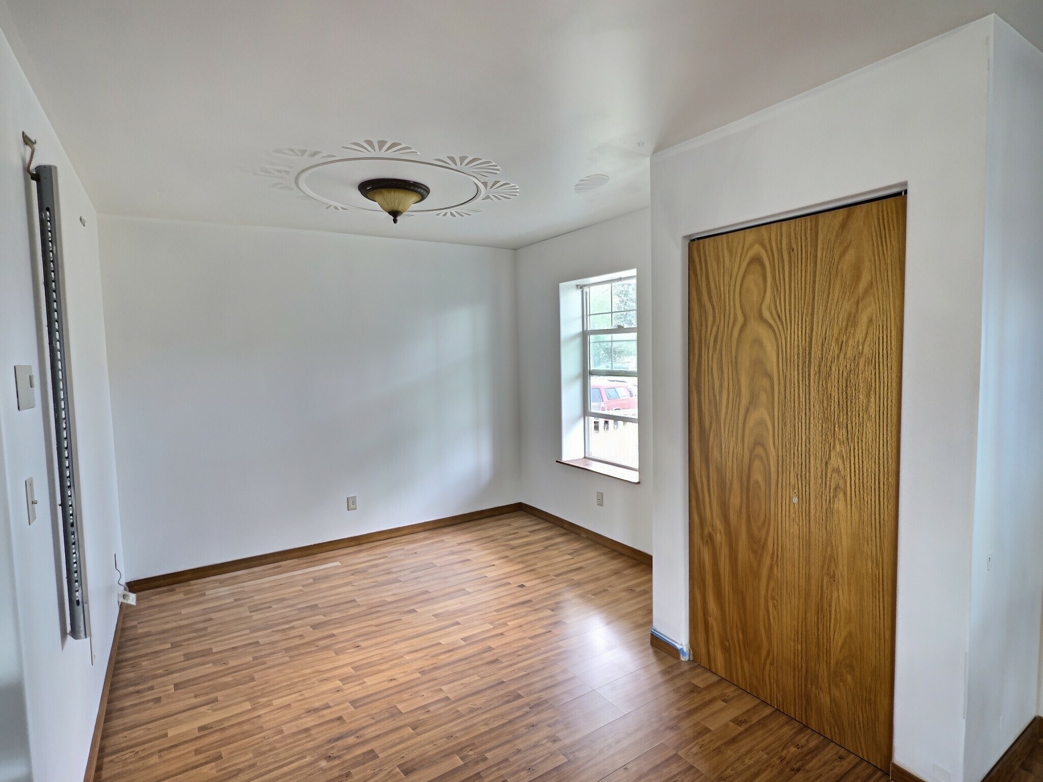 203 Monroe Street S Property Photo 6