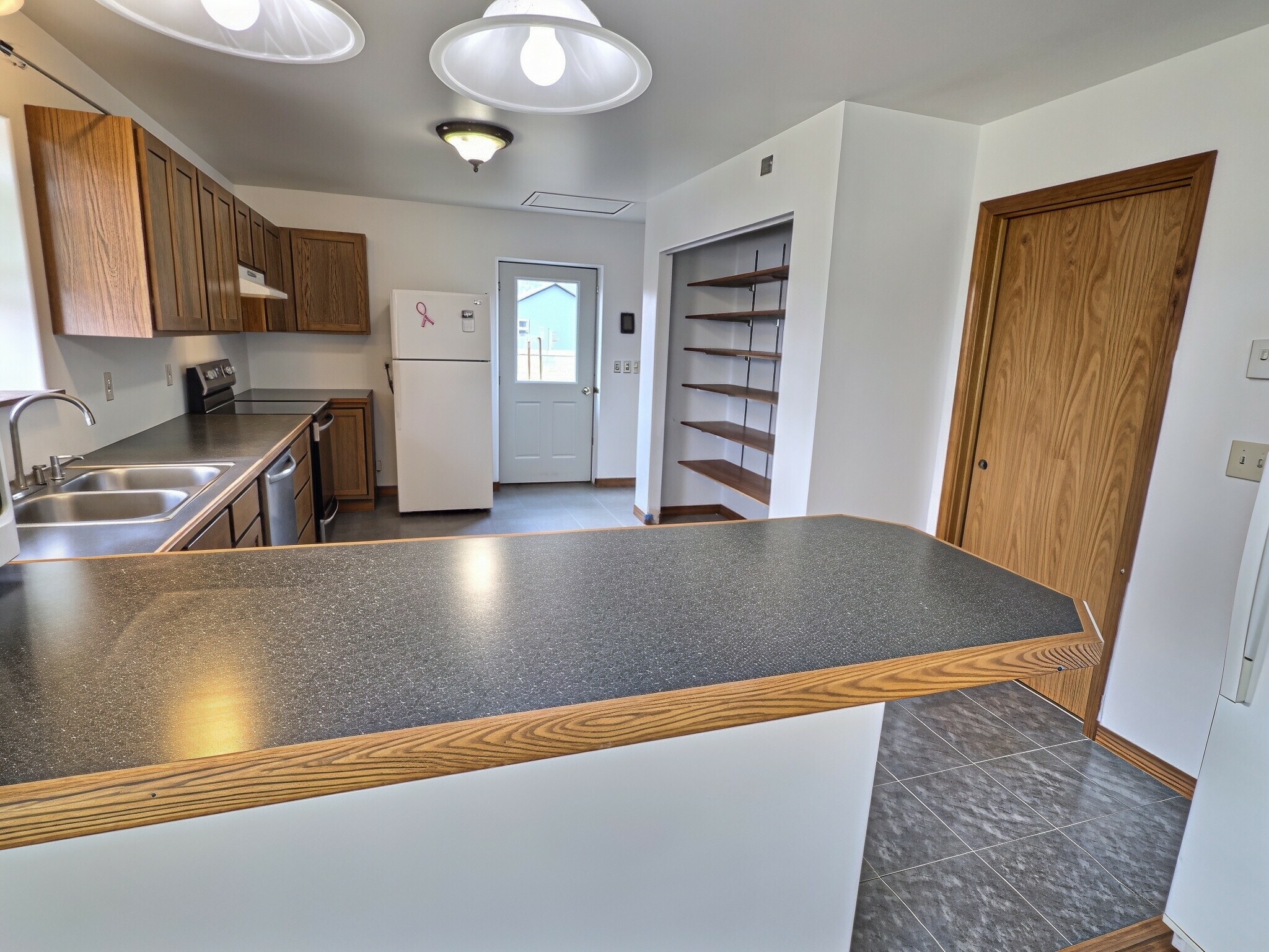 203 Monroe Street S Property Photo 12
