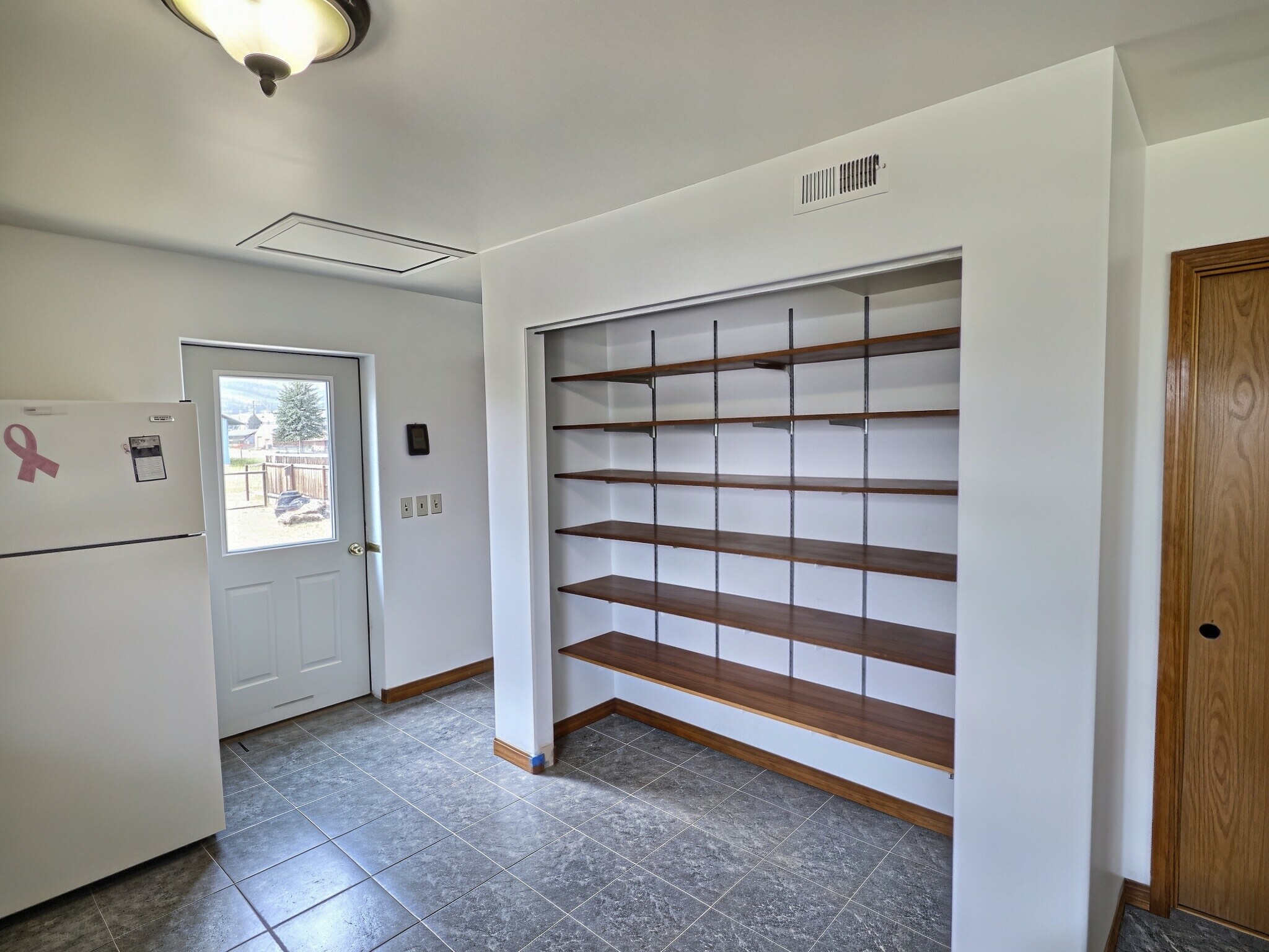 203 Monroe Street S Property Photo 13