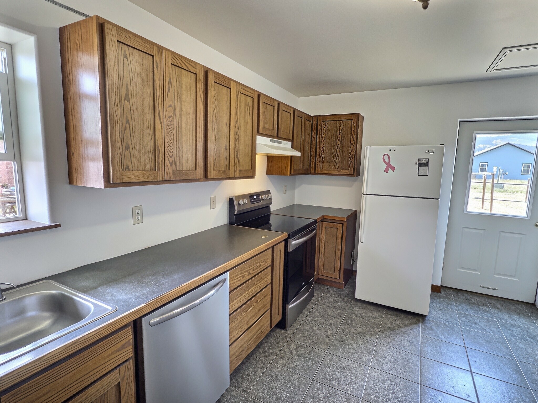 203 Monroe Street S Property Photo 14