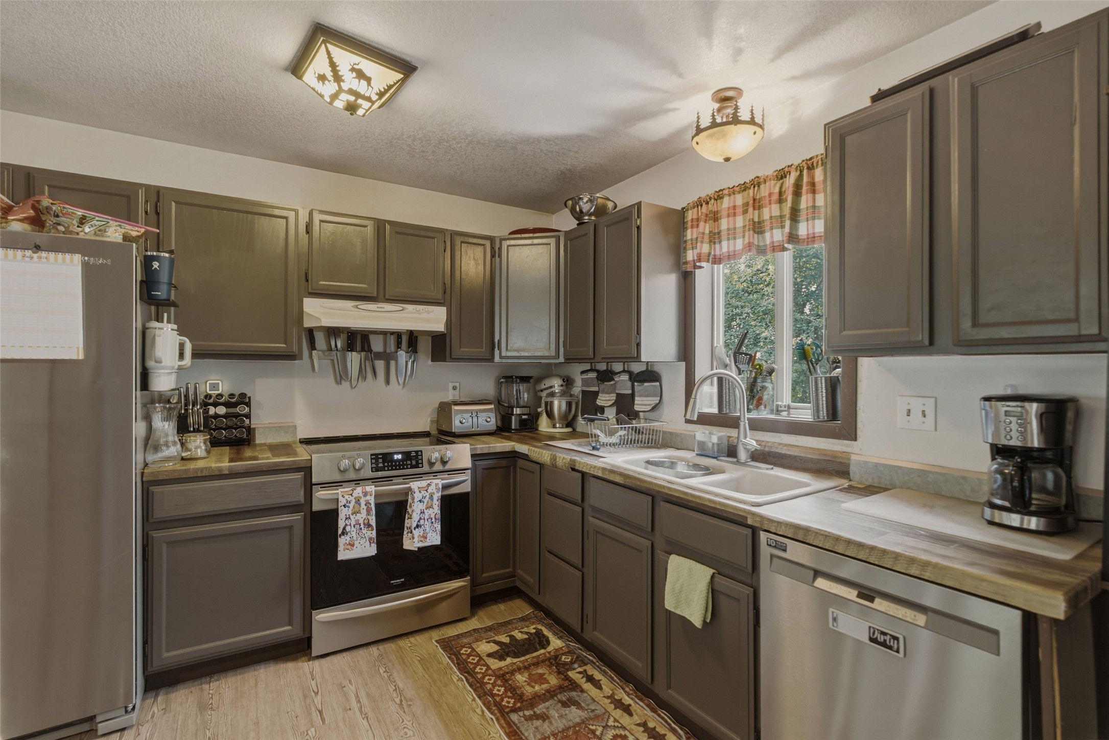 19525 E Mullan Road Property Photo 2
