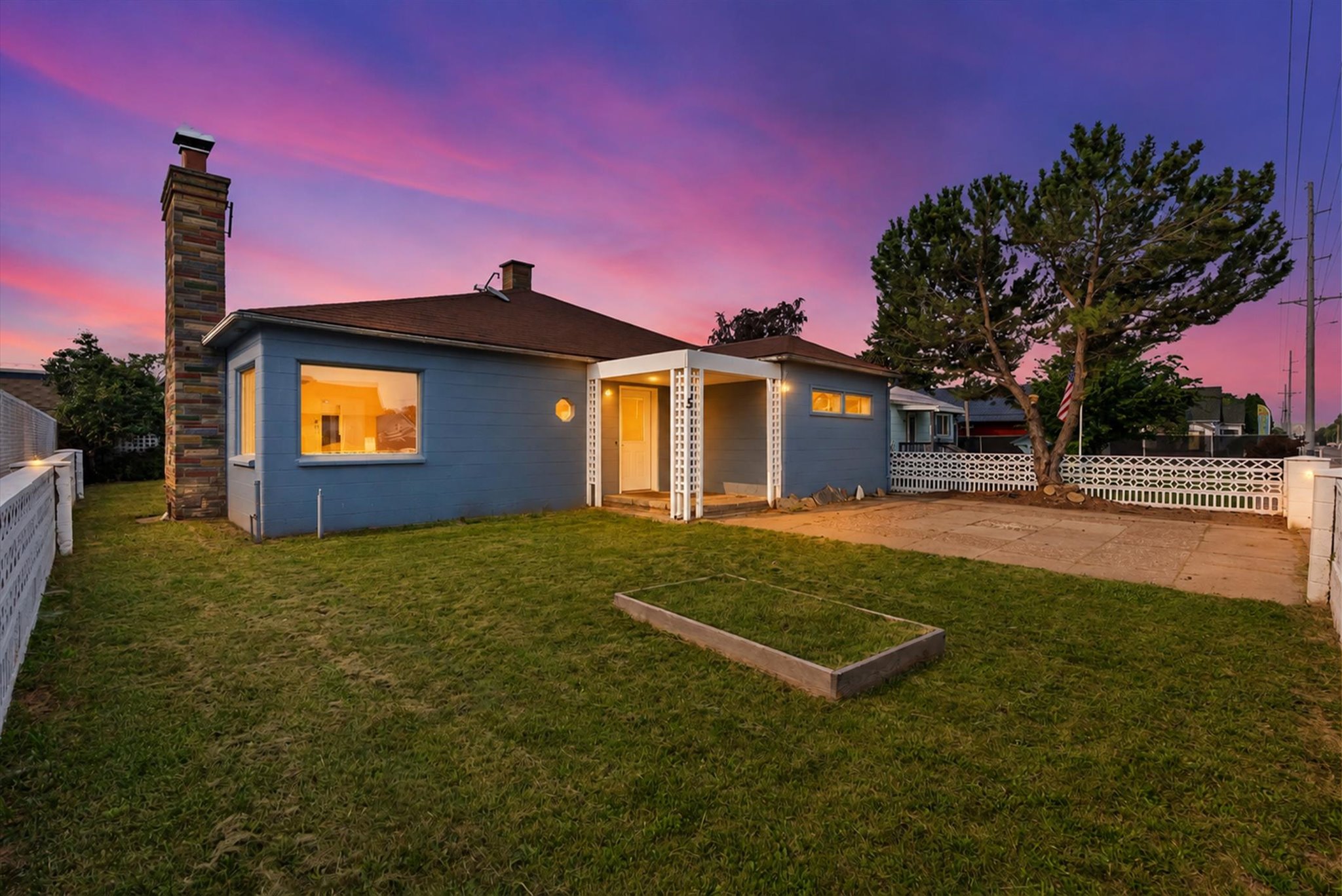 5 7th Avenue W Property Photo 1