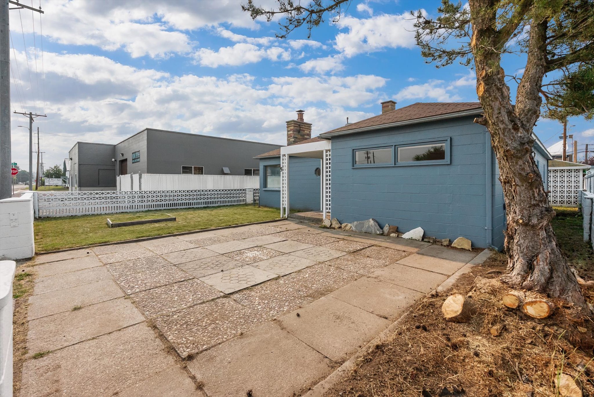 5 7th Avenue W Property Photo 3