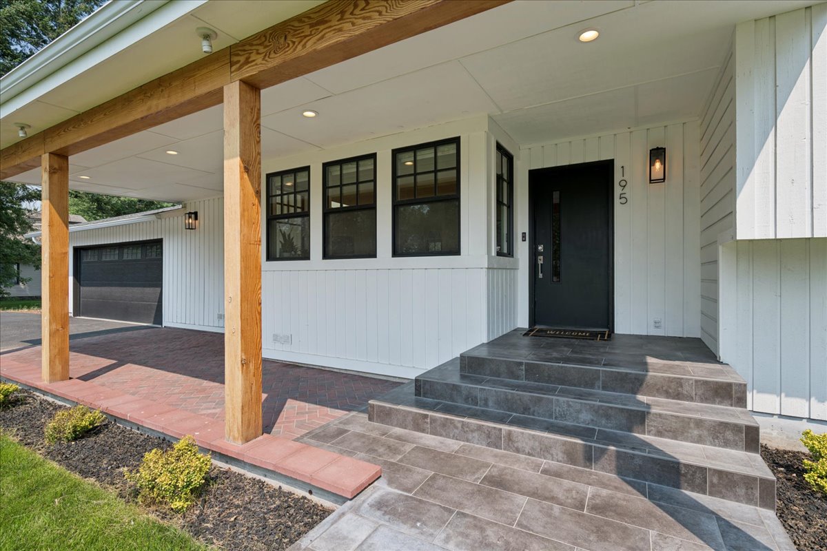 195 Arbour Drive Property Photo 2