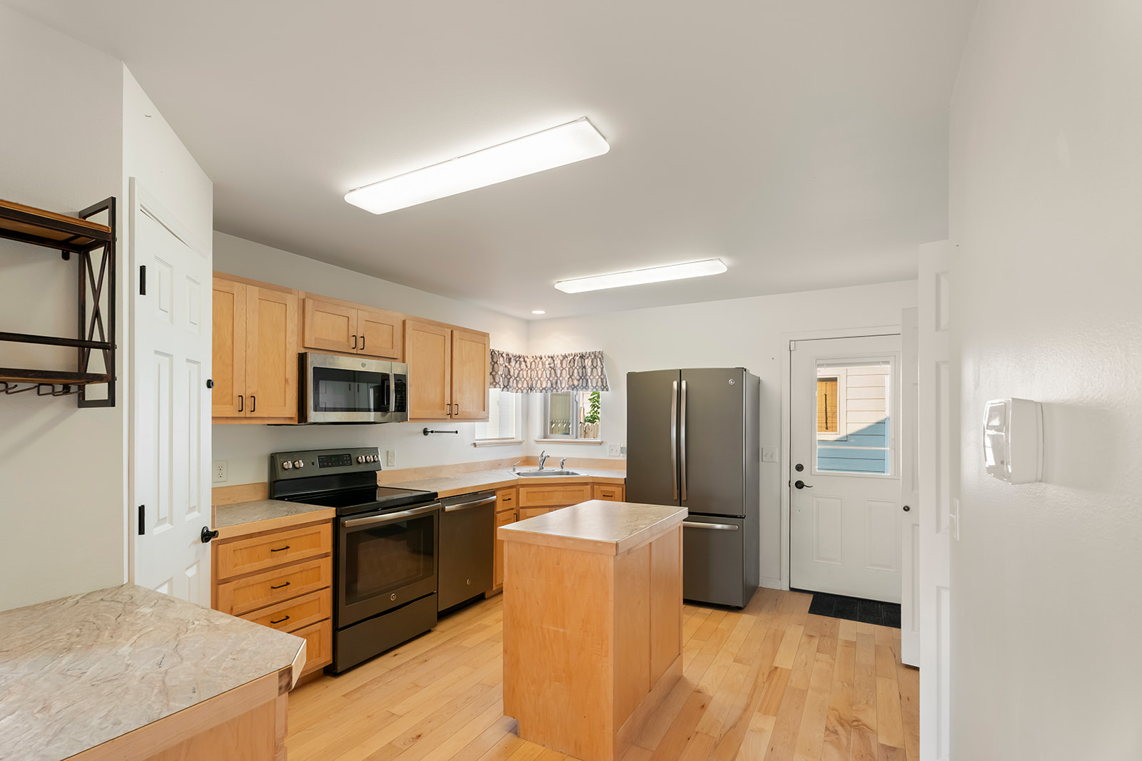 409 N Oak Street Property Photo 14