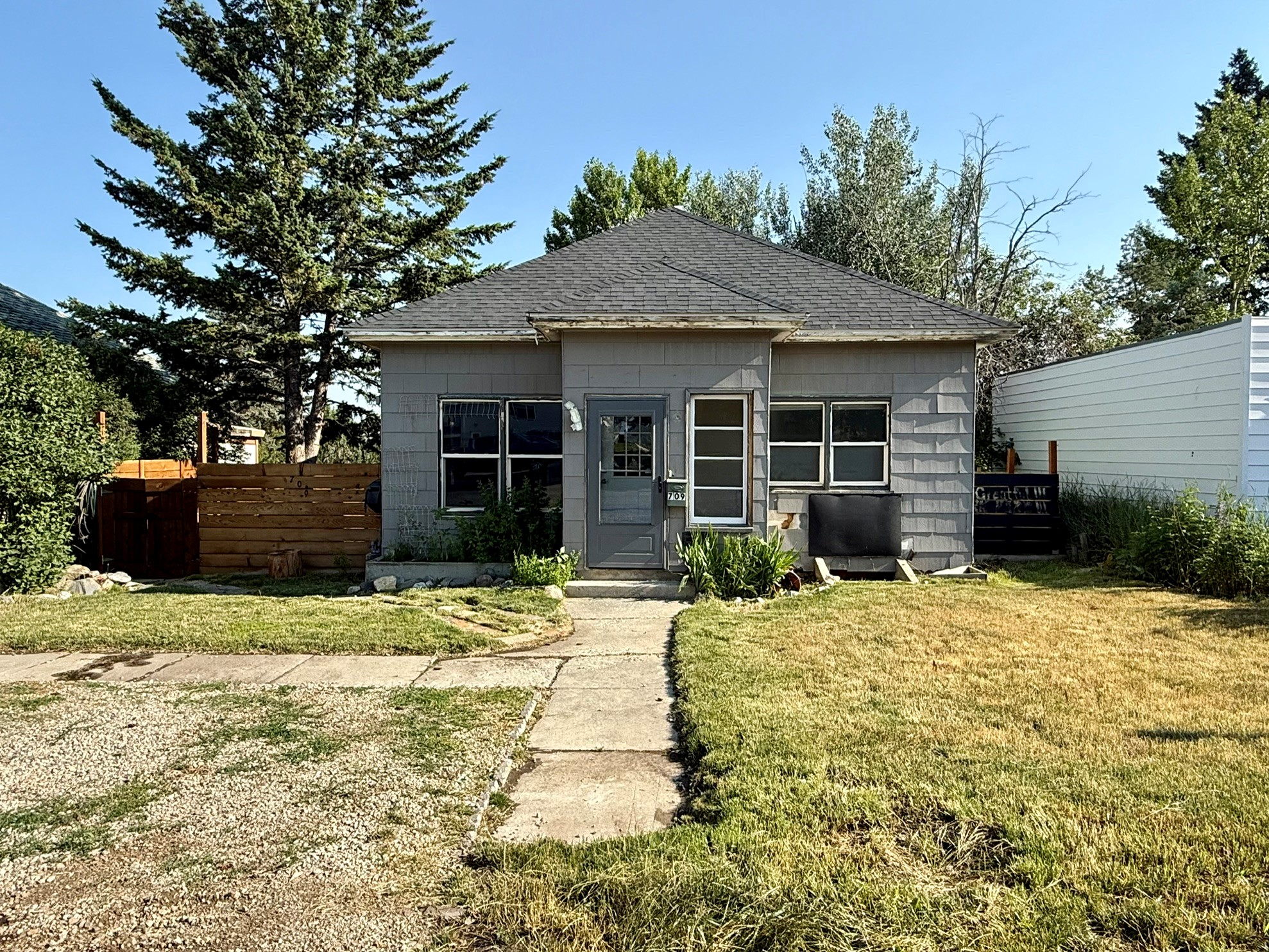 709 Montana Avenue Property Photo 1