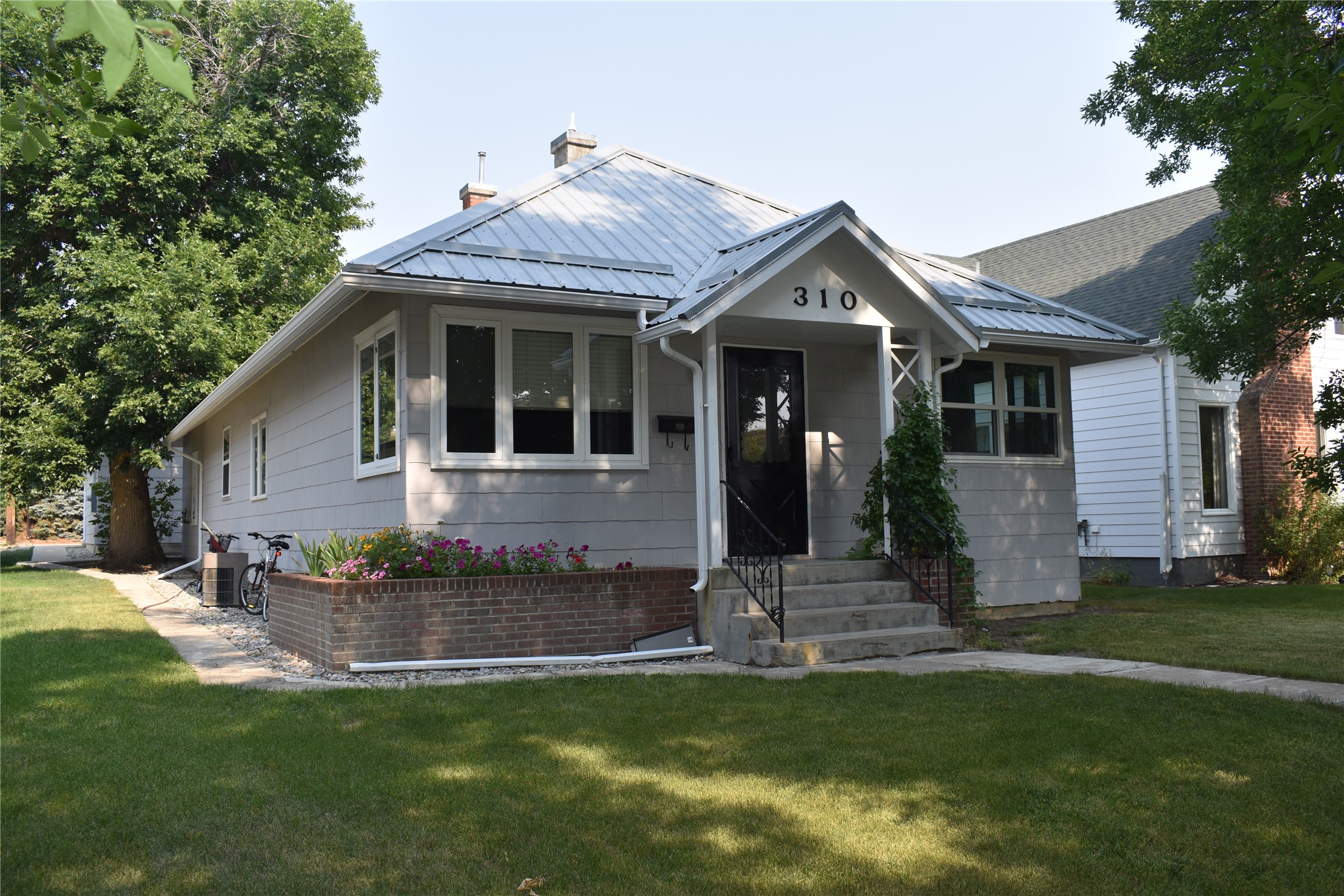 310 S Maryland Street Property Photo 1