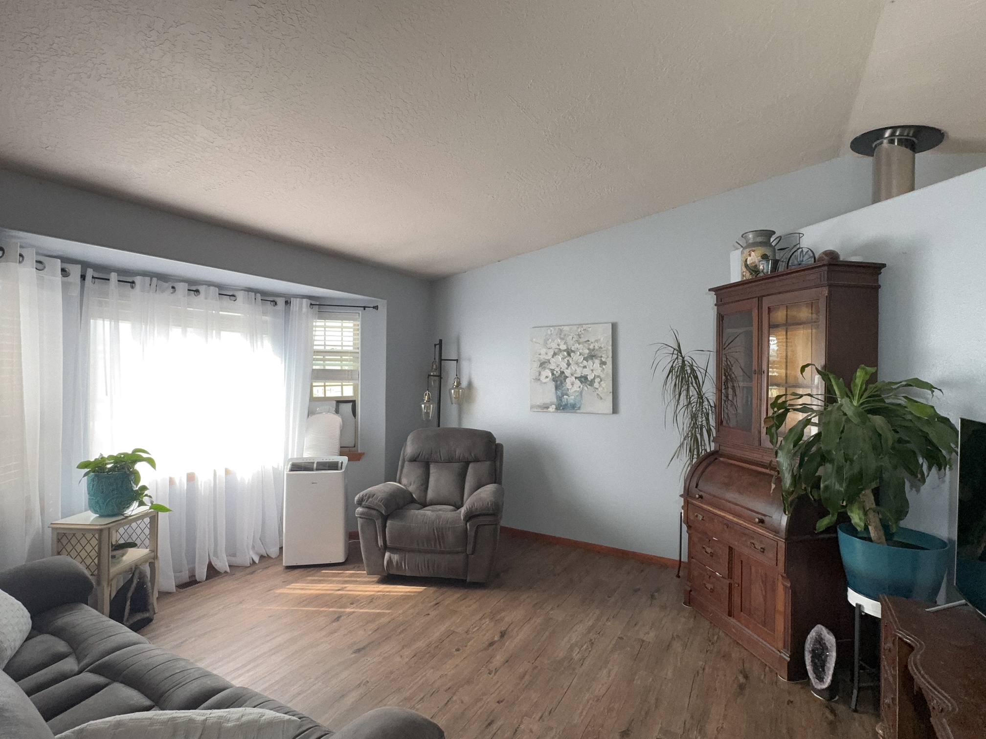 196 Edens Lane Property Photo 7