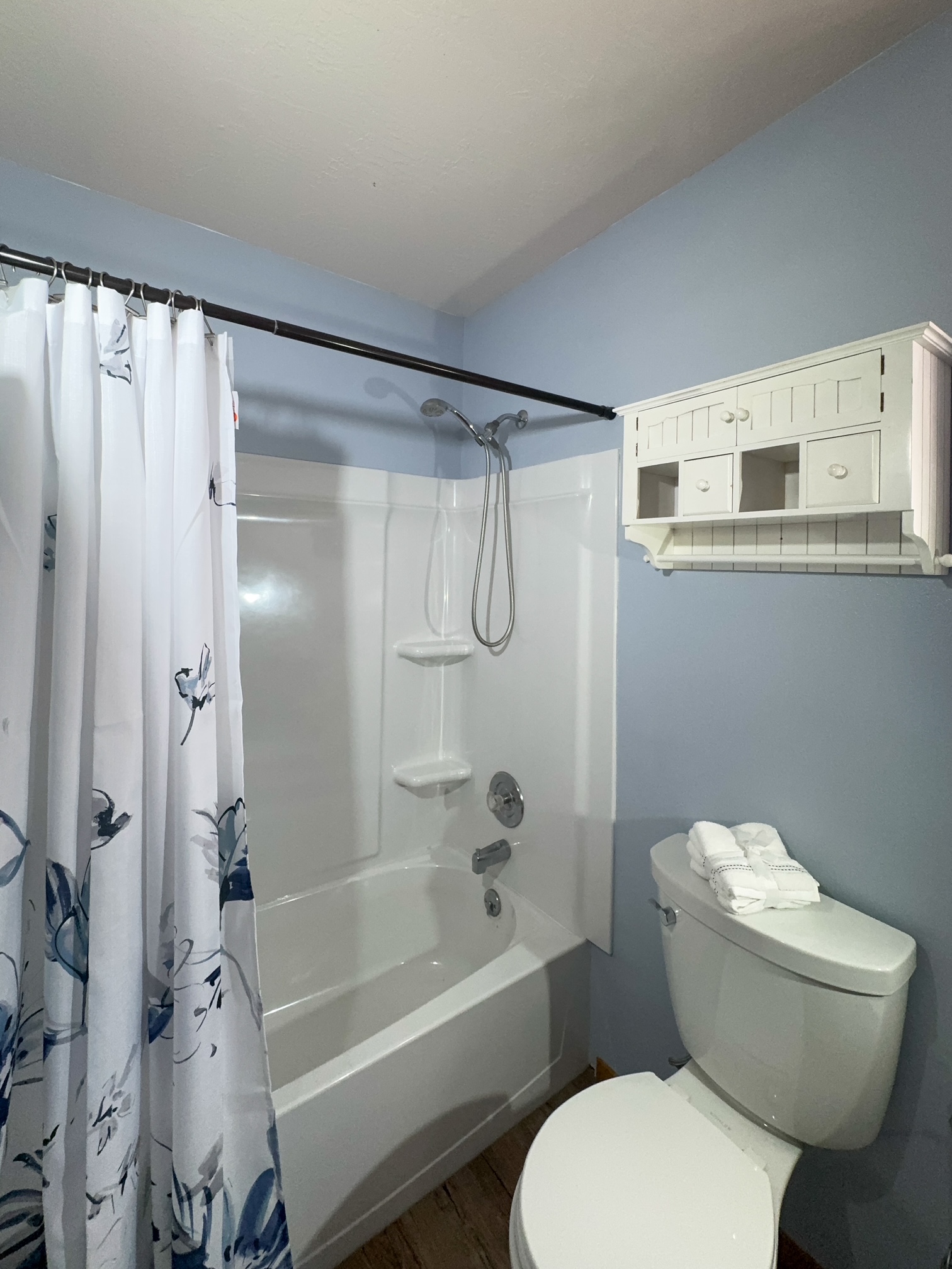 196 Edens Lane Property Photo 9