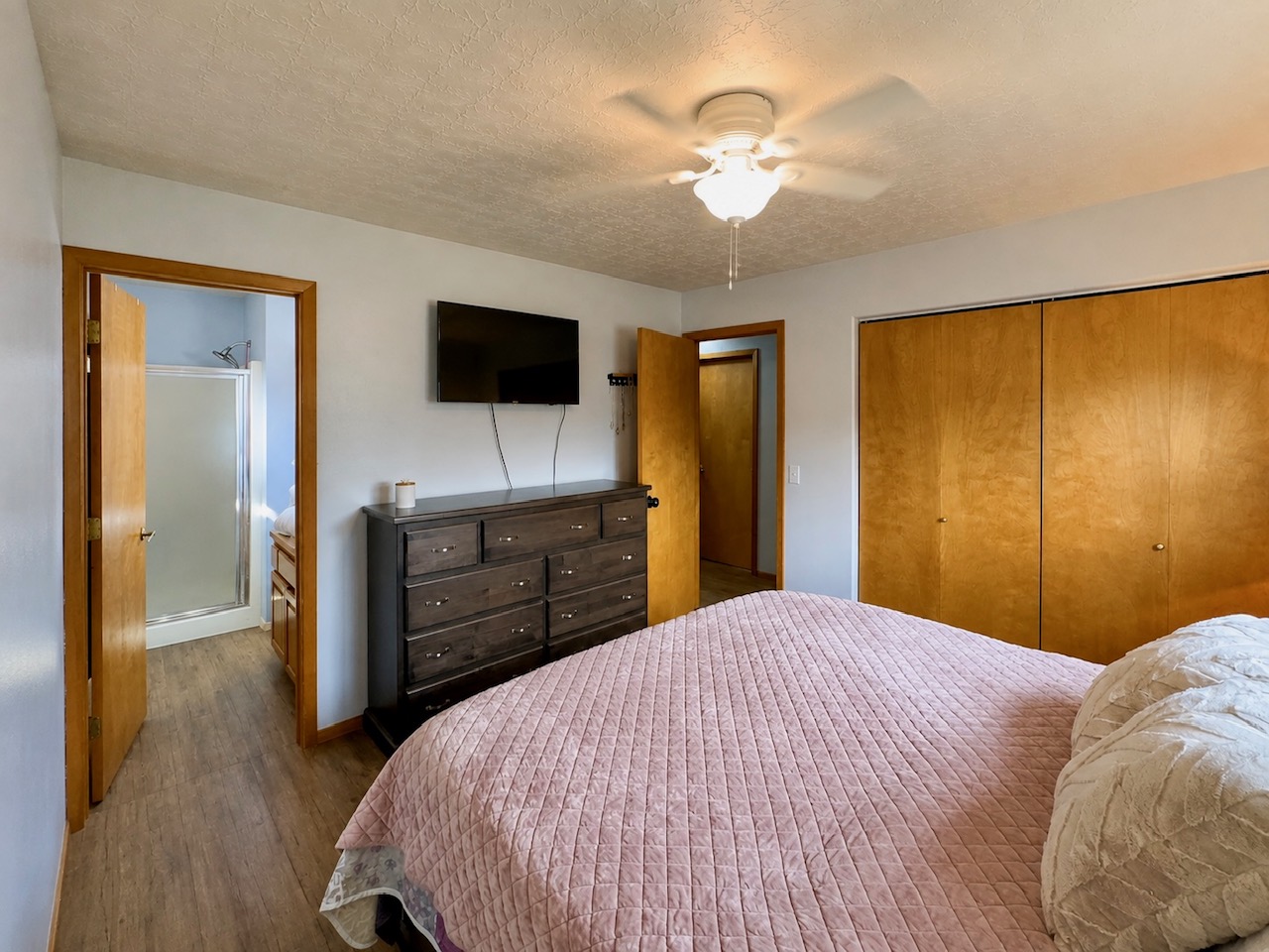 196 Edens Lane Property Photo 11