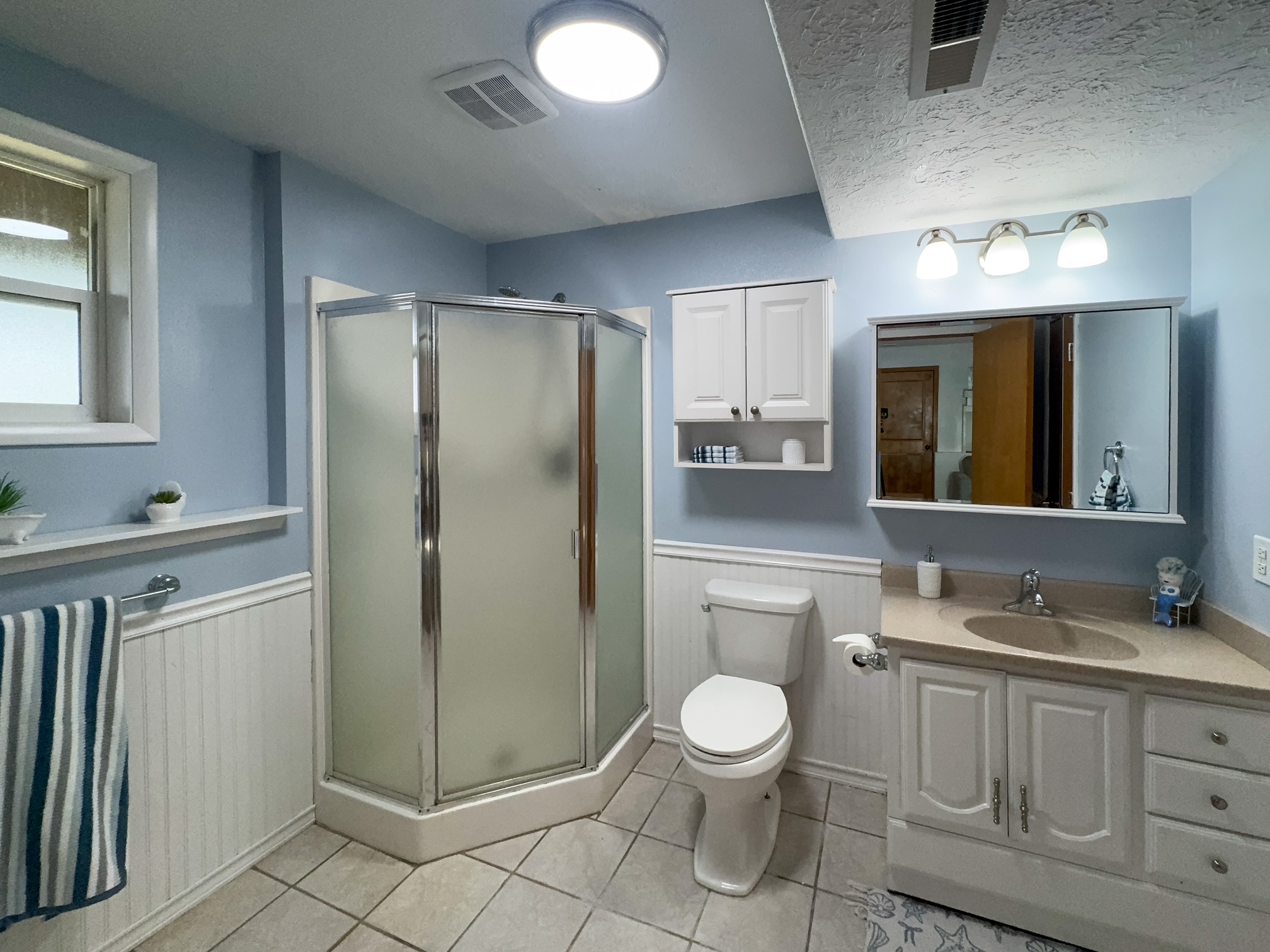 196 Edens Lane Property Photo 15