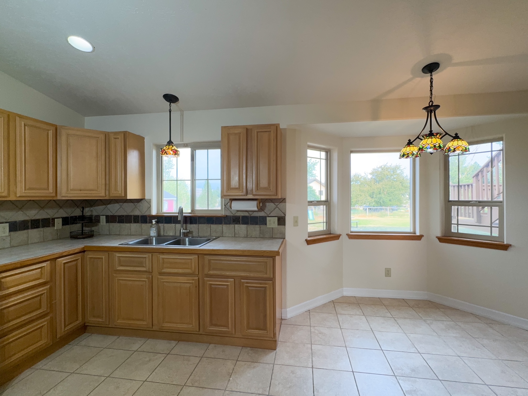 196 Edens Lane Property Photo 21